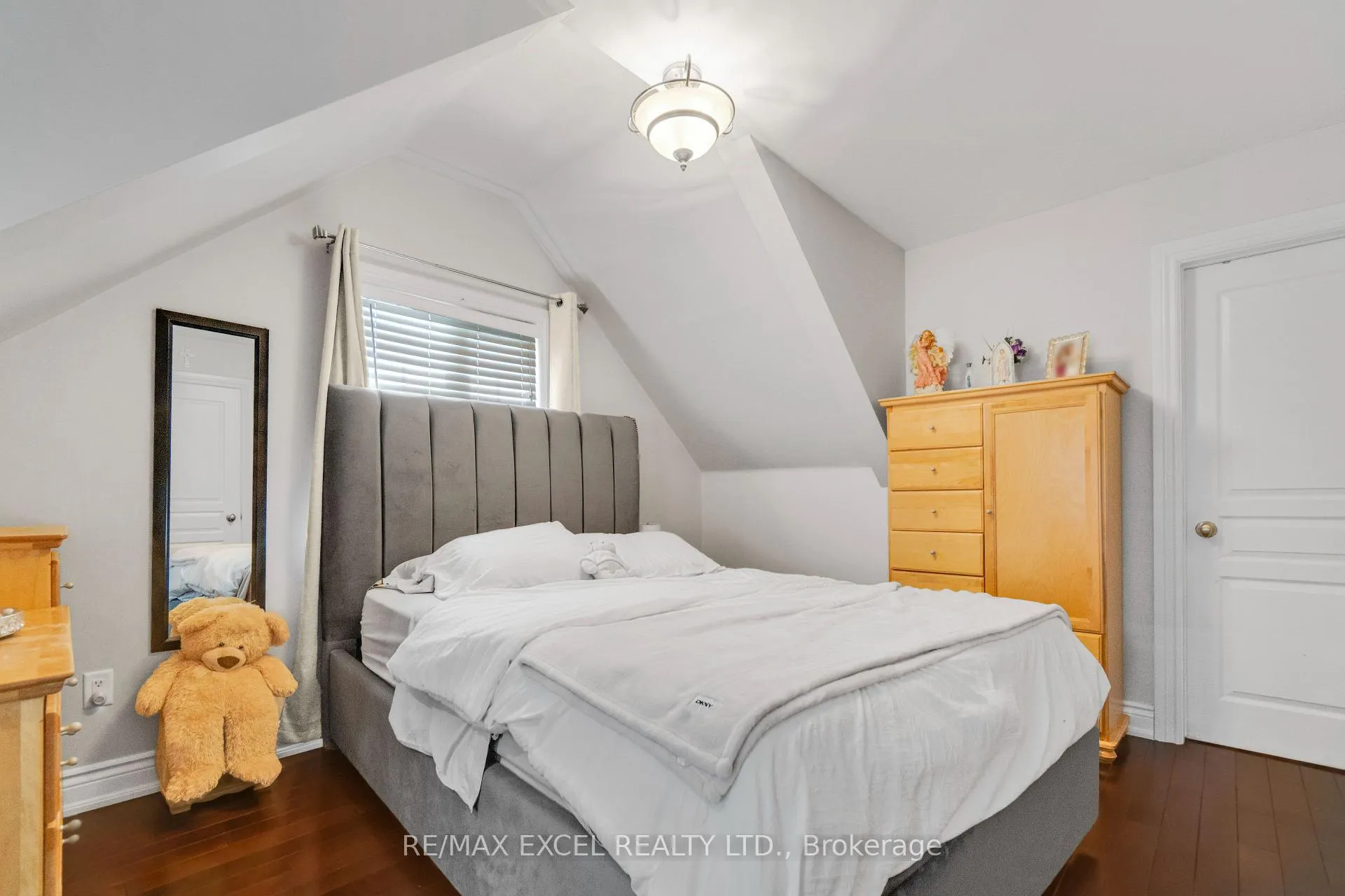 Photo 23 of 381 Niar Avenue, Mississauga, Mineola — HOMEH