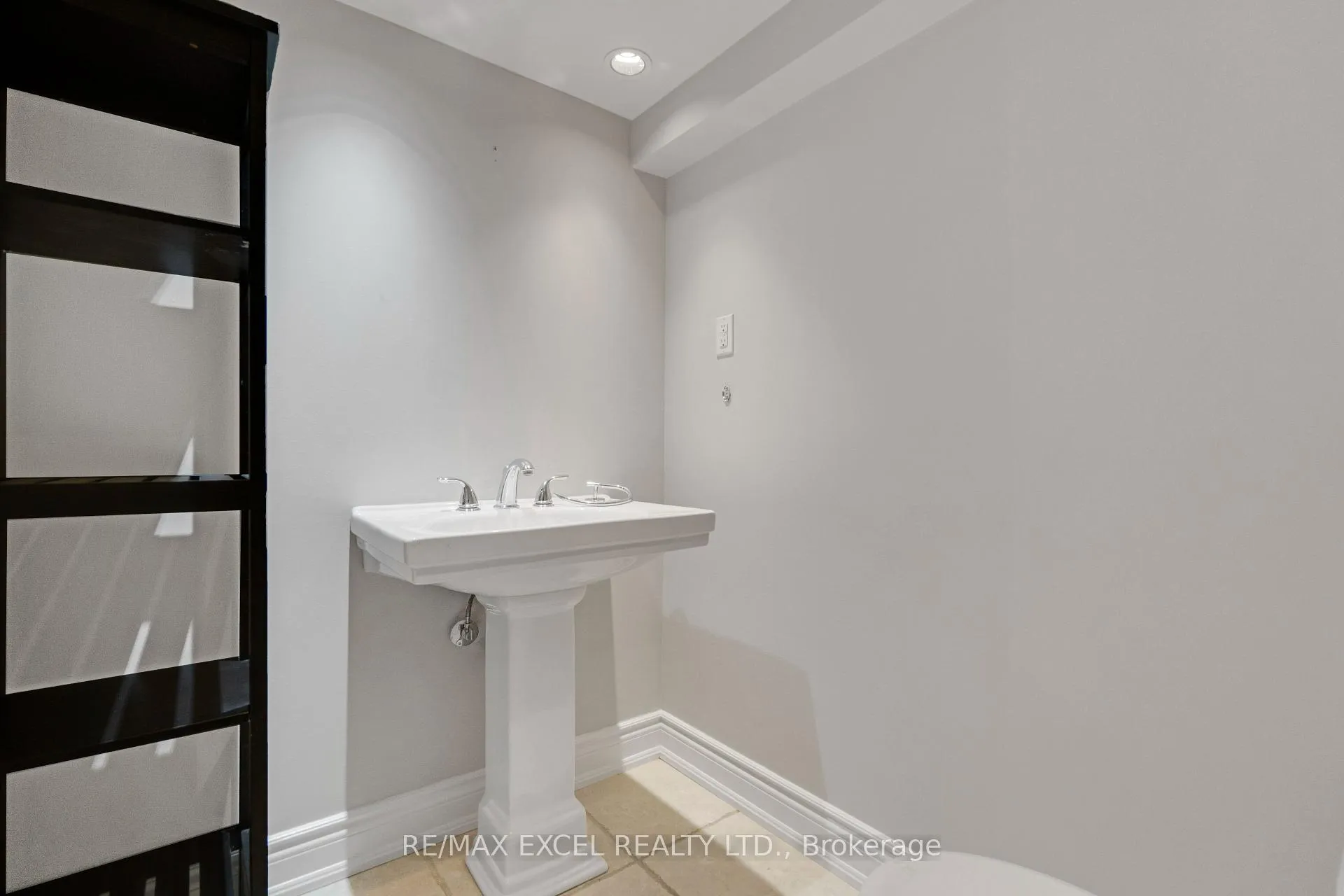 Photo 32 of 381 Niar Avenue, Mississauga, Mineola — HOMEH