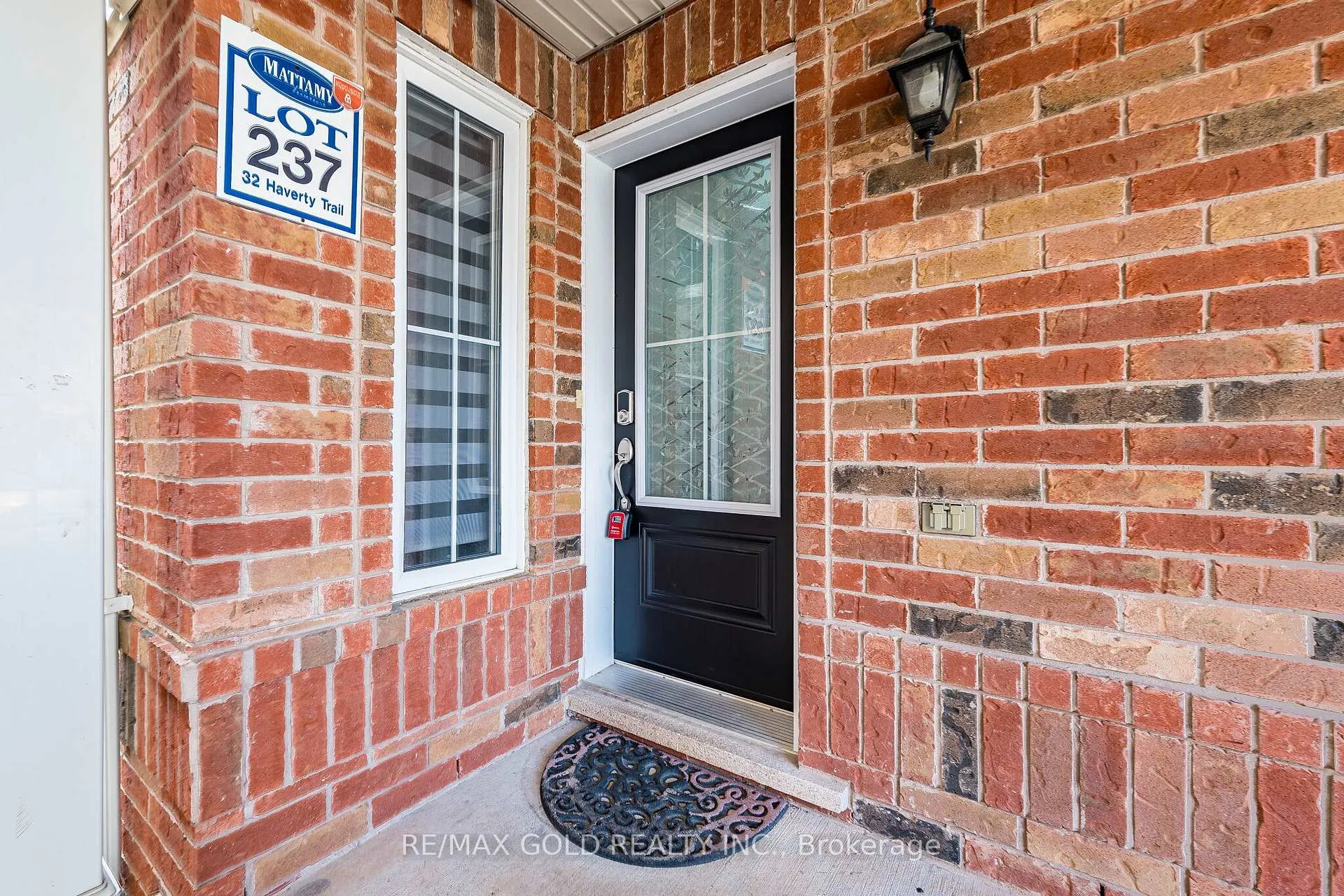 Photo 4 of 32 Haverty Trail, Brampton, Northwest Brampton — HOMEH