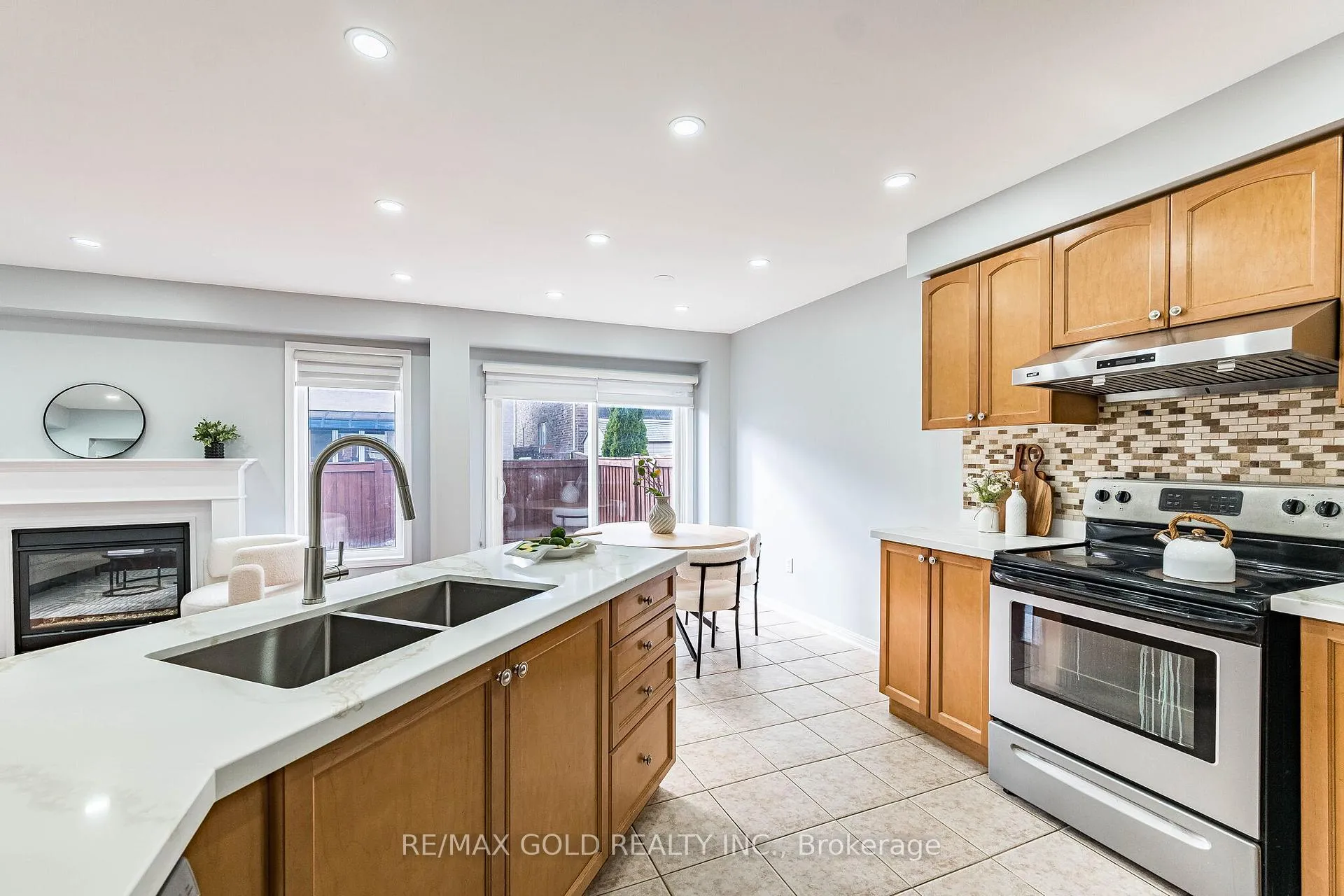 Photo 19 of 32 Haverty Trail, Brampton, Northwest Brampton — HOMEH