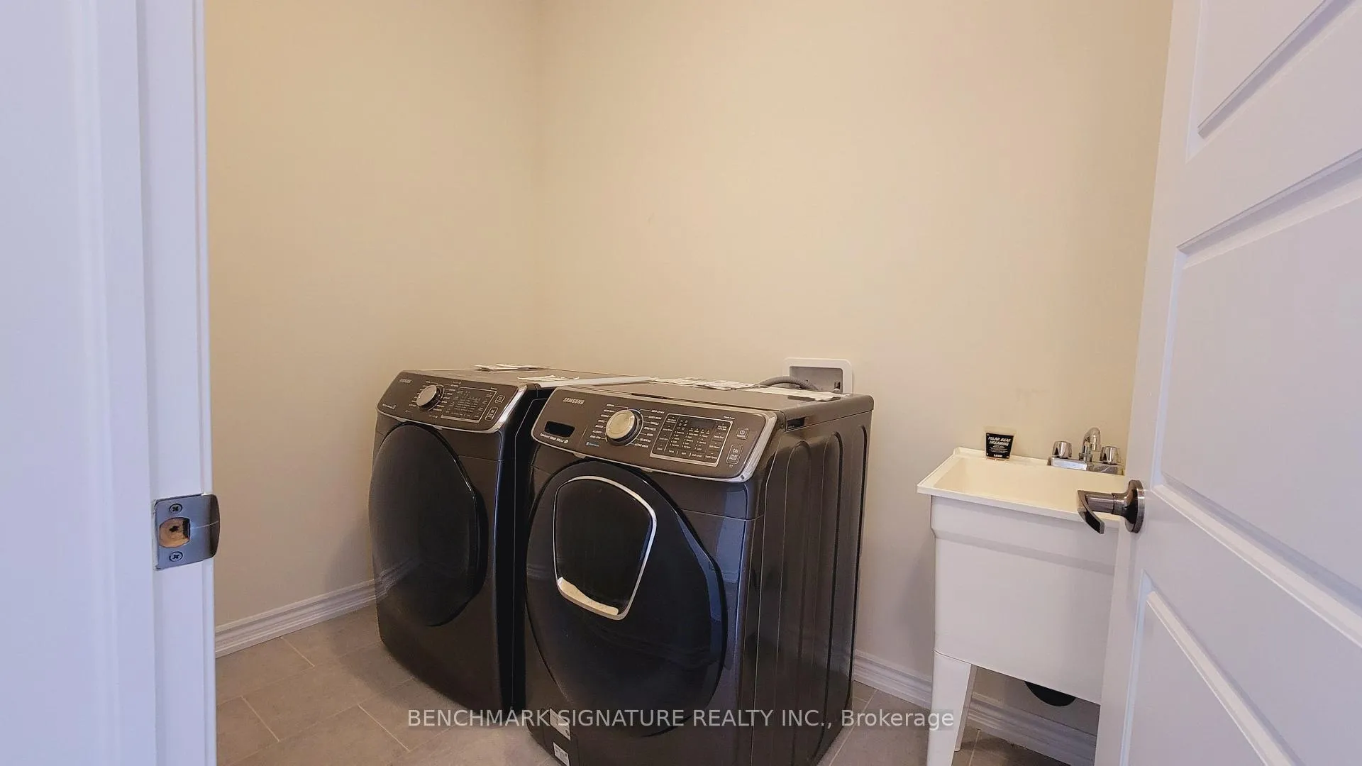 Photo 21 of 29 George Peach Avenue, Markham, Victoria Square — HOMEH