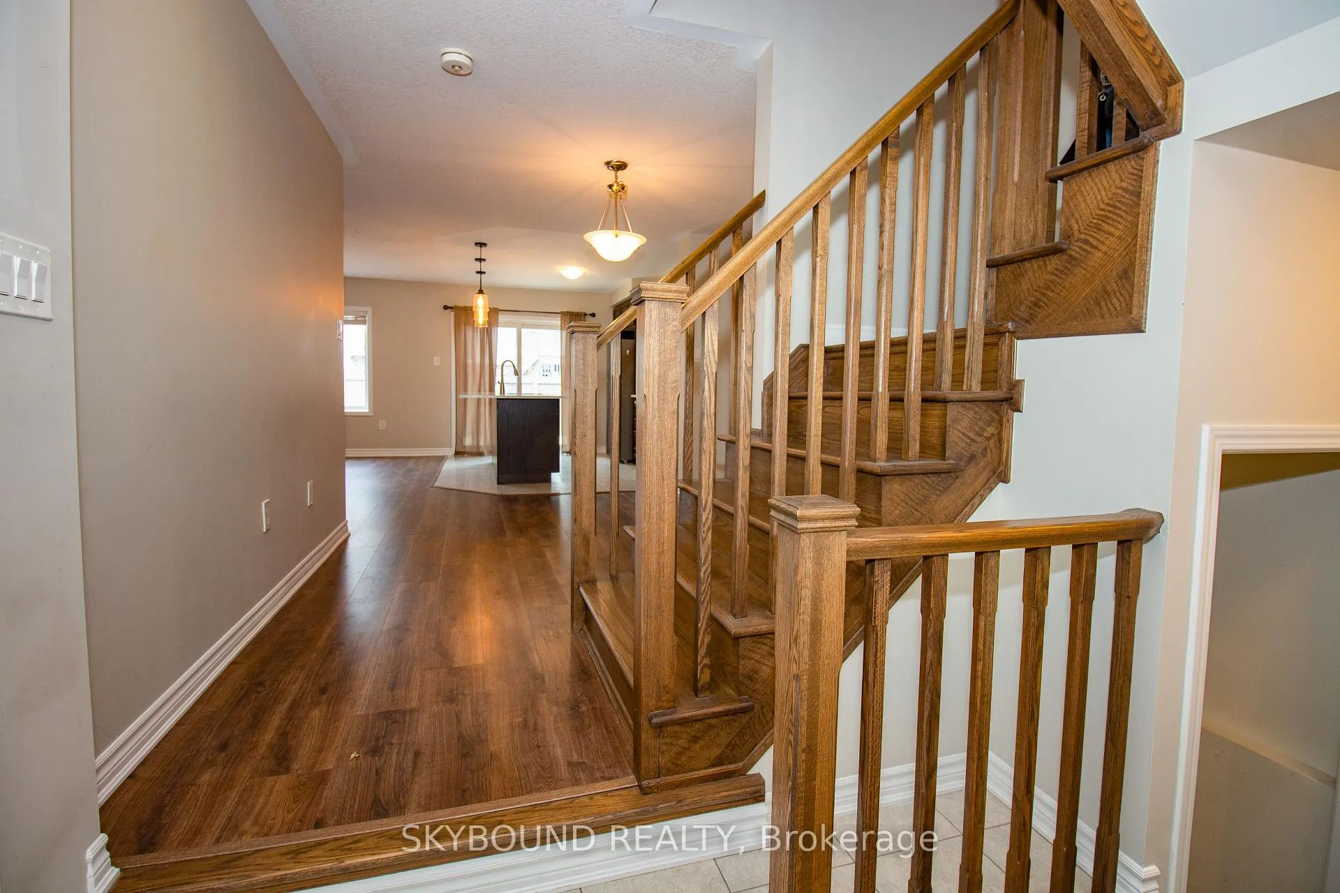 Photo 4 of Unit 36, 22 Spring Creek Drive, Hamilton, Waterdown — HOMEH