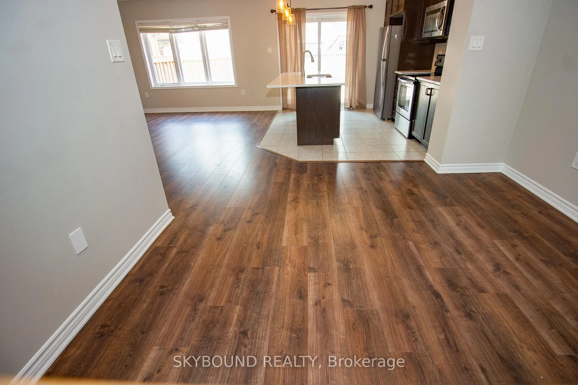 Photo 5 of Unit 36, 22 Spring Creek Drive, Hamilton, Waterdown — HOMEH