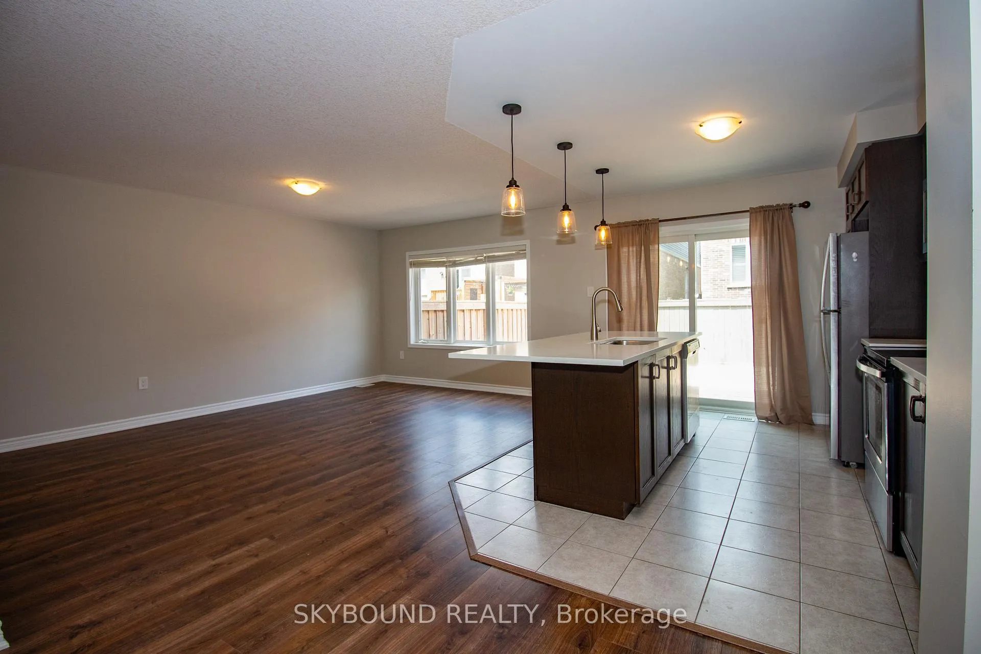 Photo 7 of Unit 36, 22 Spring Creek Drive, Hamilton, Waterdown — HOMEH