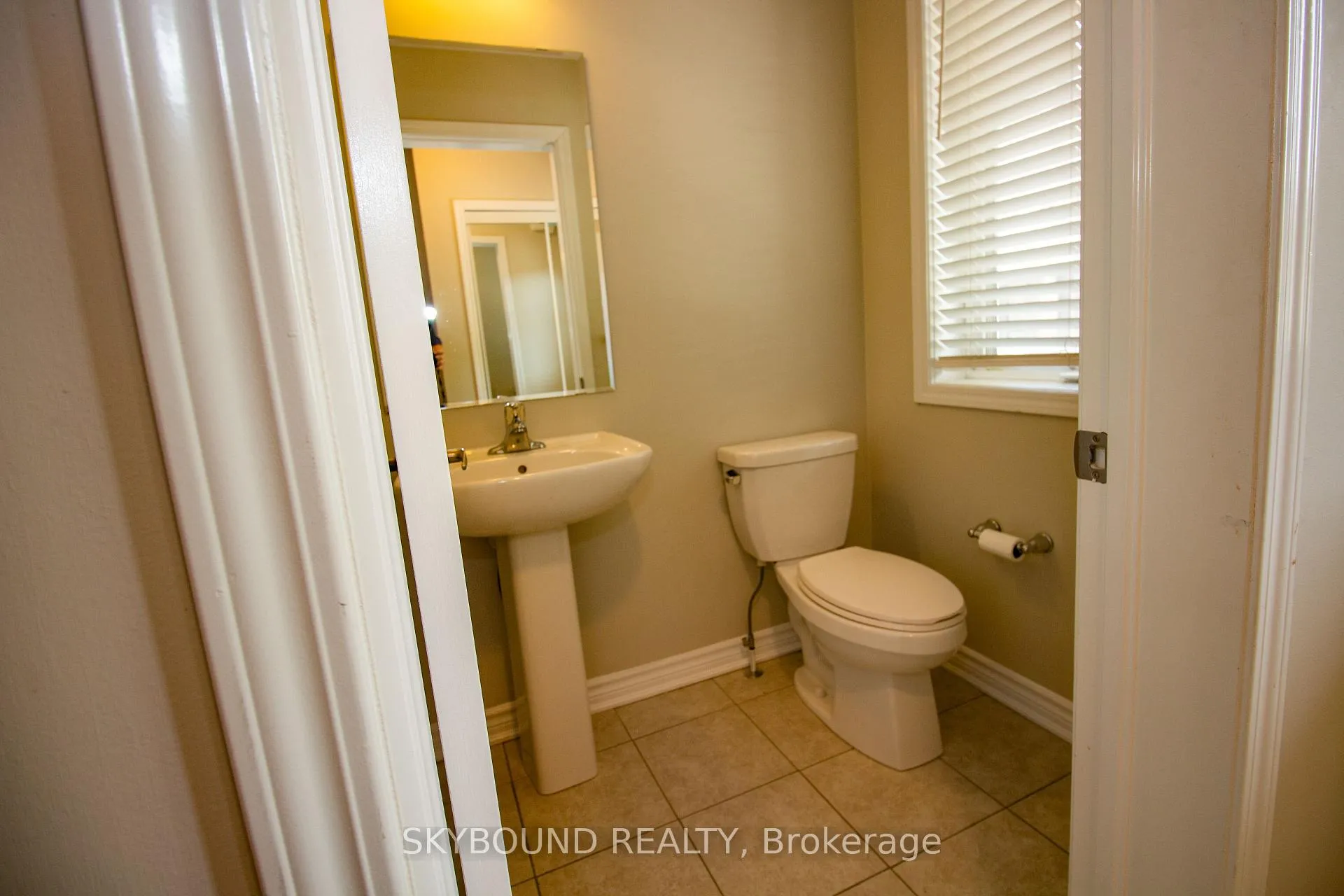Photo 16 of Unit 36, 22 Spring Creek Drive, Hamilton, Waterdown — HOMEH