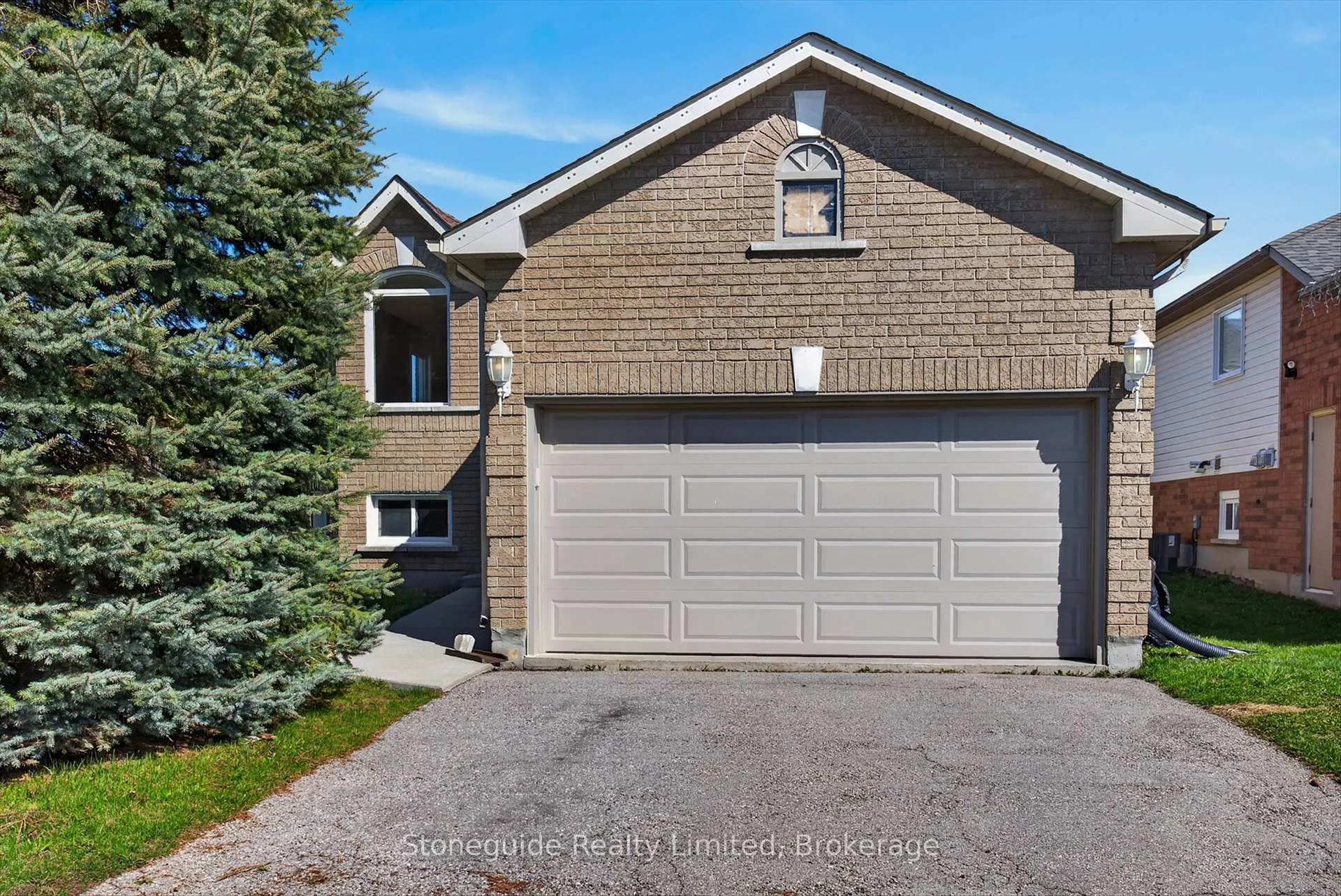 Photo 3 of 2 Goodwin Avenue, Clarington, Bowmanville — HOMEH