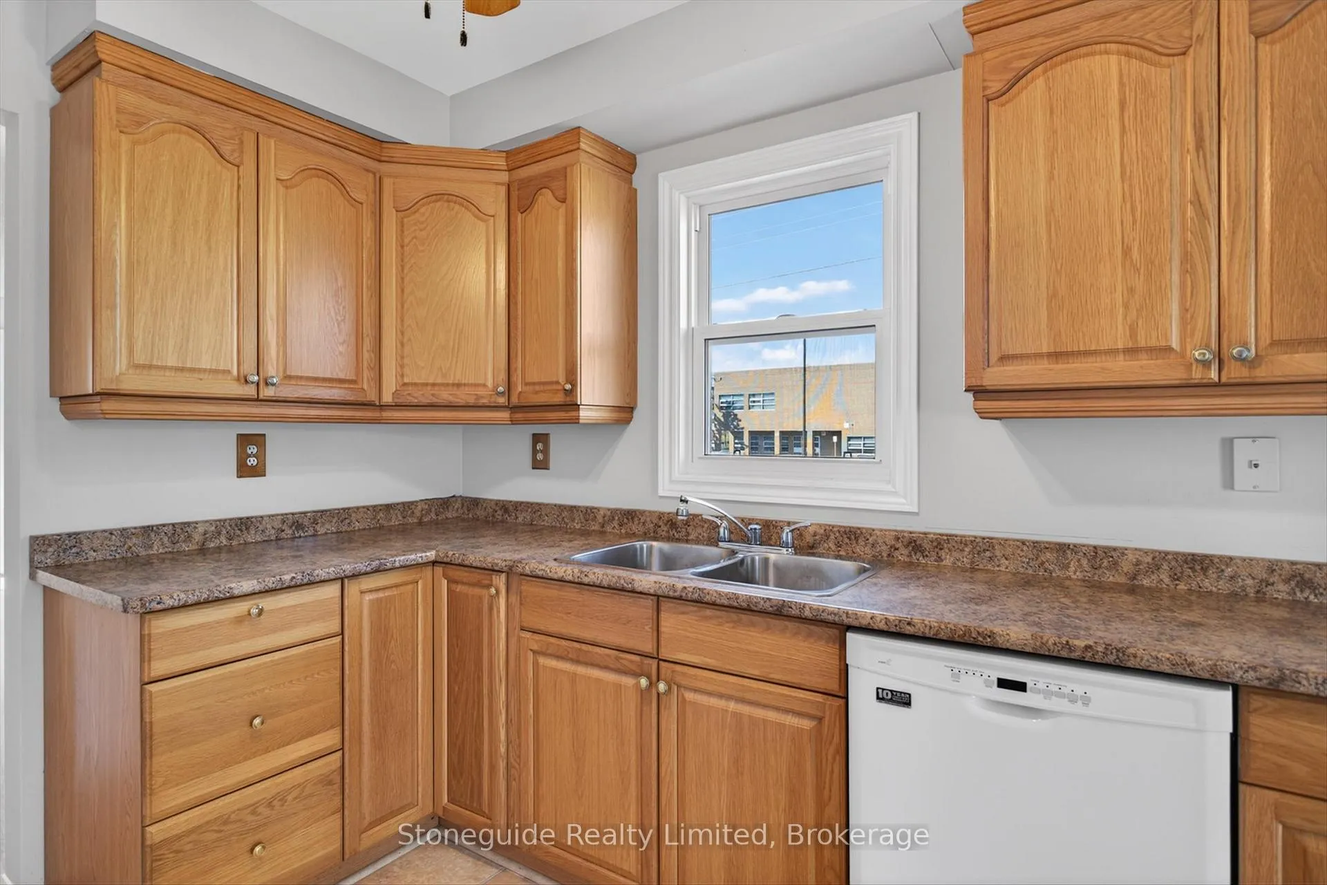 Photo 11 of 2 Goodwin Avenue, Clarington, Bowmanville — HOMEH