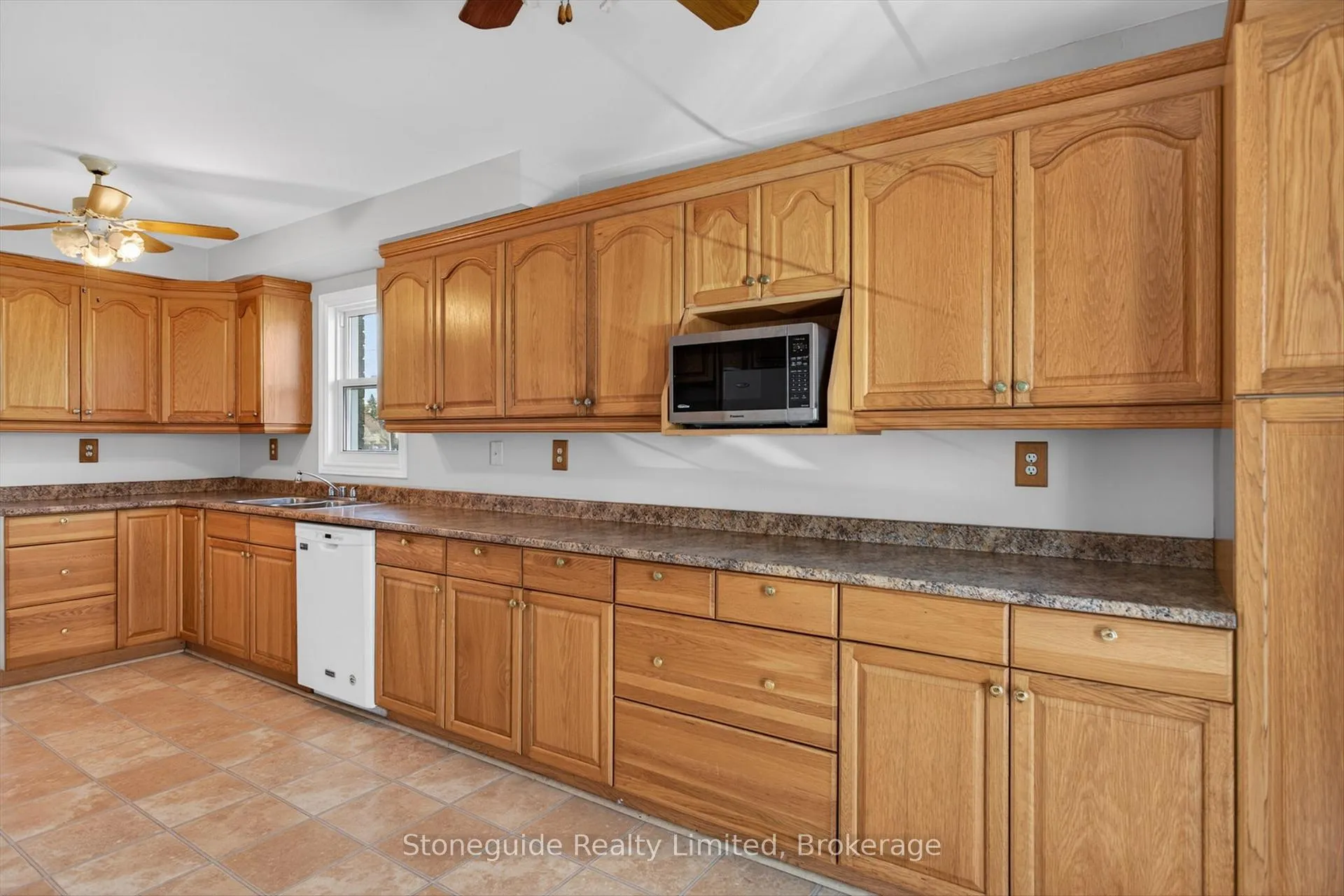 Photo 12 of 2 Goodwin Avenue, Clarington, Bowmanville — HOMEH