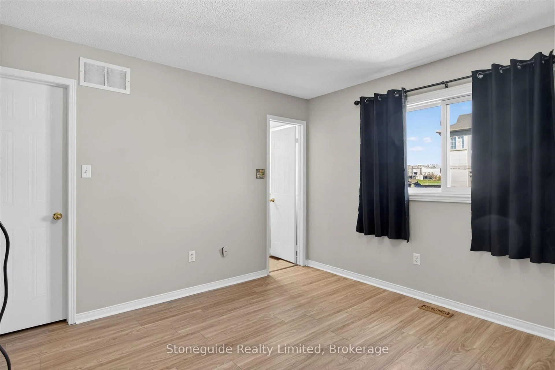 Photo 18 of 2 Goodwin Avenue, Clarington, Bowmanville — HOMEH