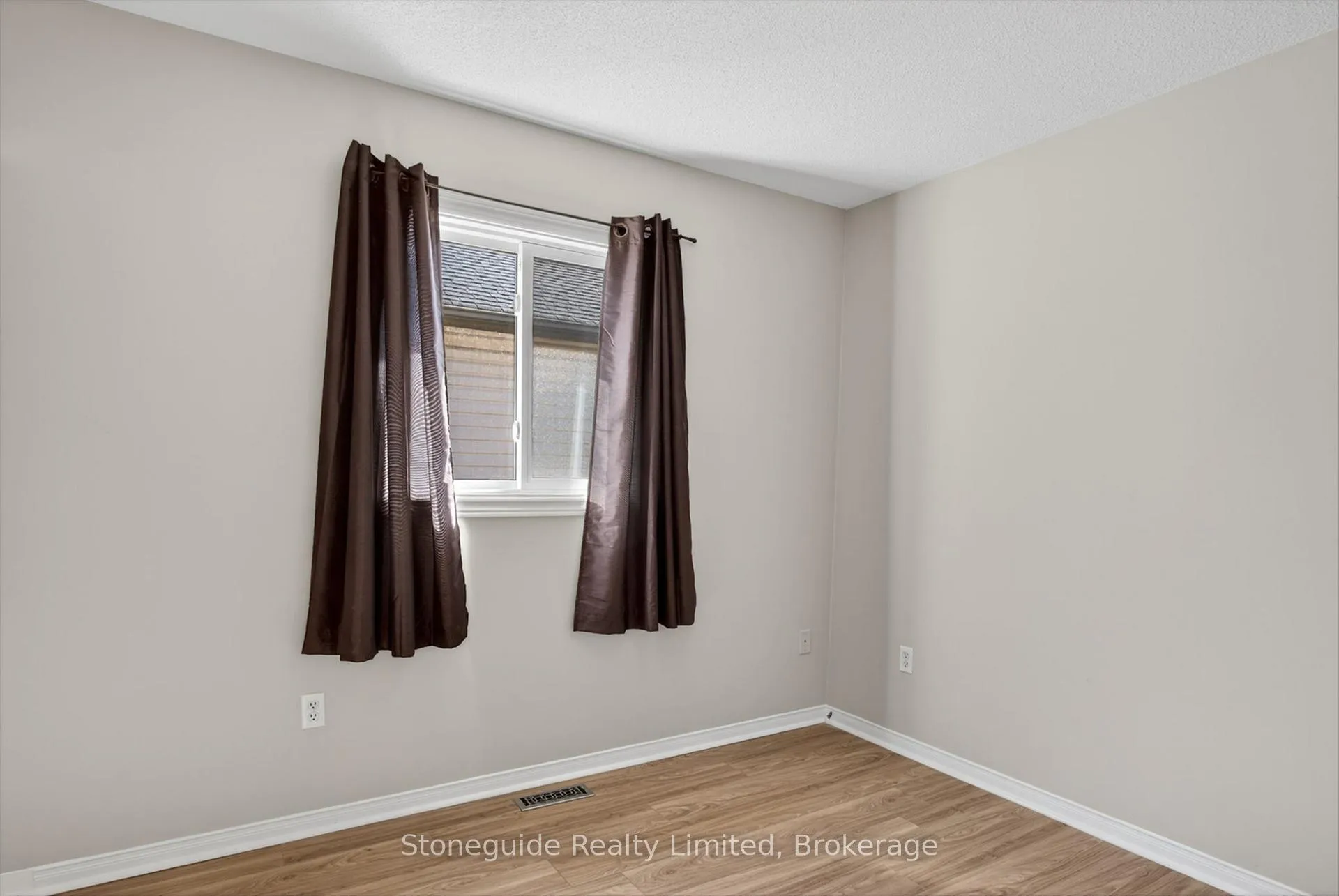 Photo 21 of 2 Goodwin Avenue, Clarington, Bowmanville — HOMEH