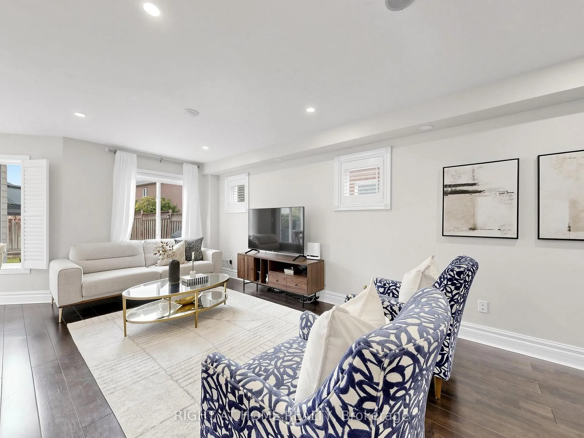 Photo 4 of 31 National Pine Drive, Vaughan, Vellore Village — HOMEH