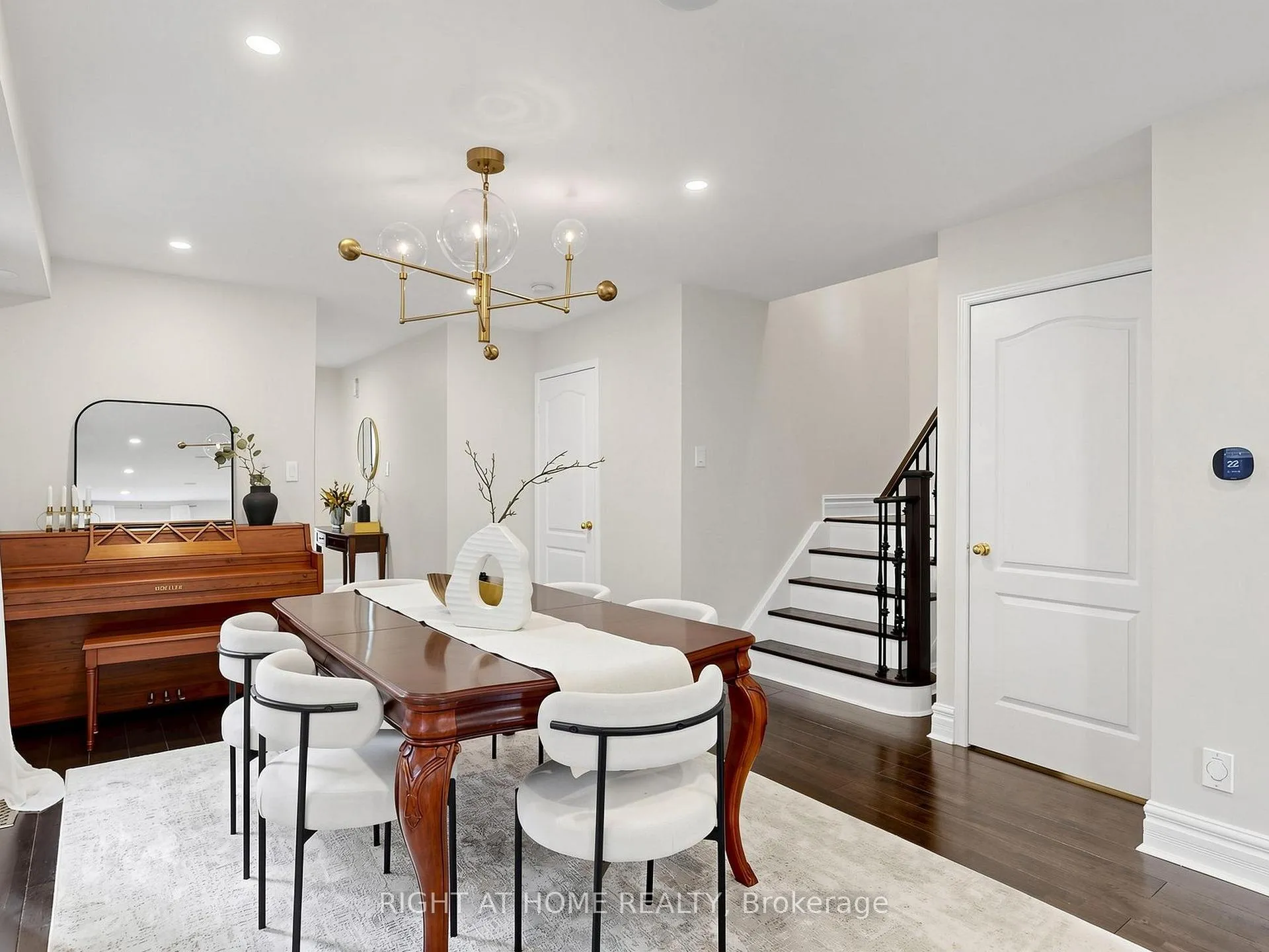 Photo 9 of 31 National Pine Drive, Vaughan, Vellore Village — HOMEH