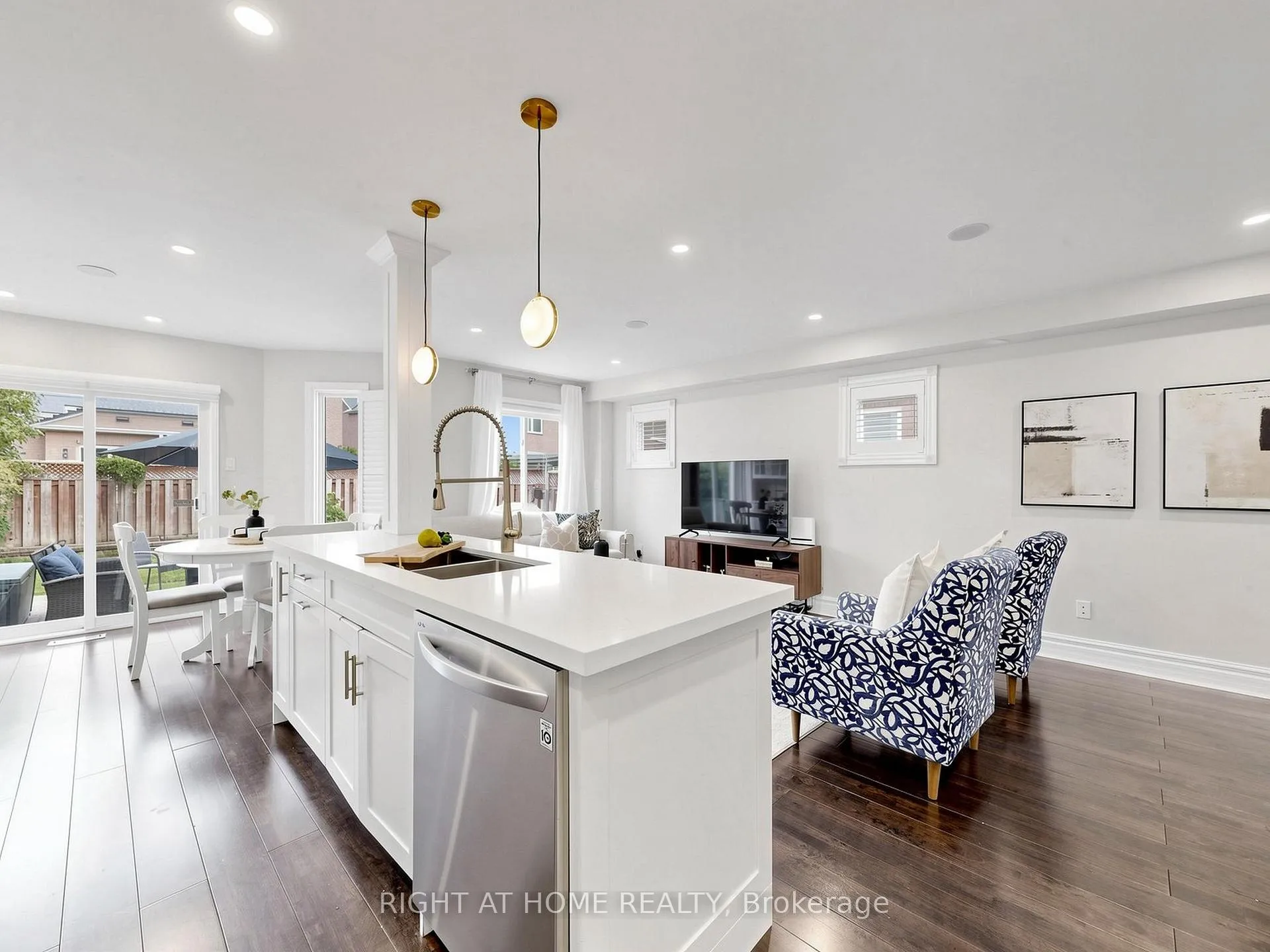 Photo 15 of 31 National Pine Drive, Vaughan, Vellore Village — HOMEH