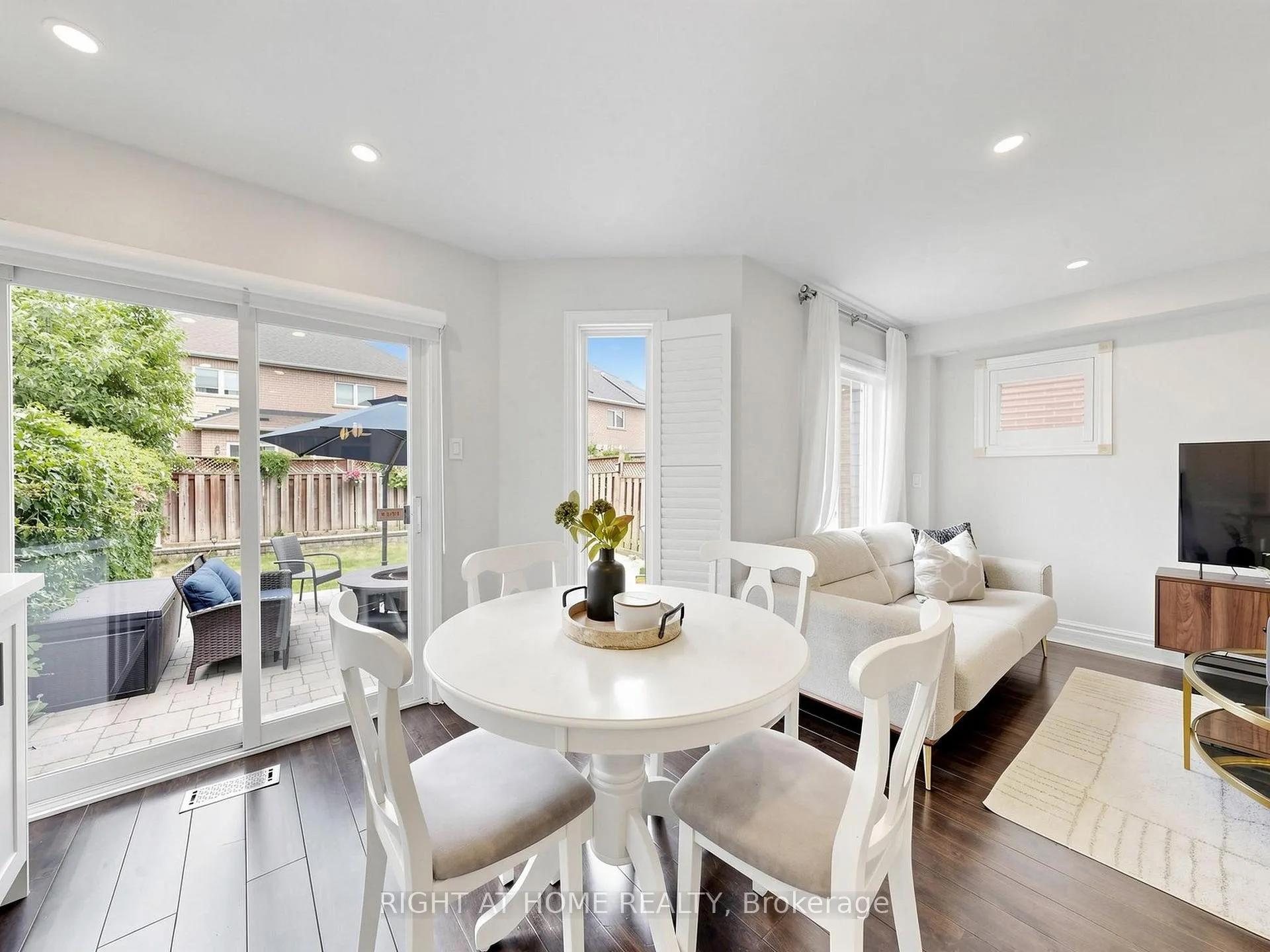 Photo 16 of 31 National Pine Drive, Vaughan, Vellore Village — HOMEH