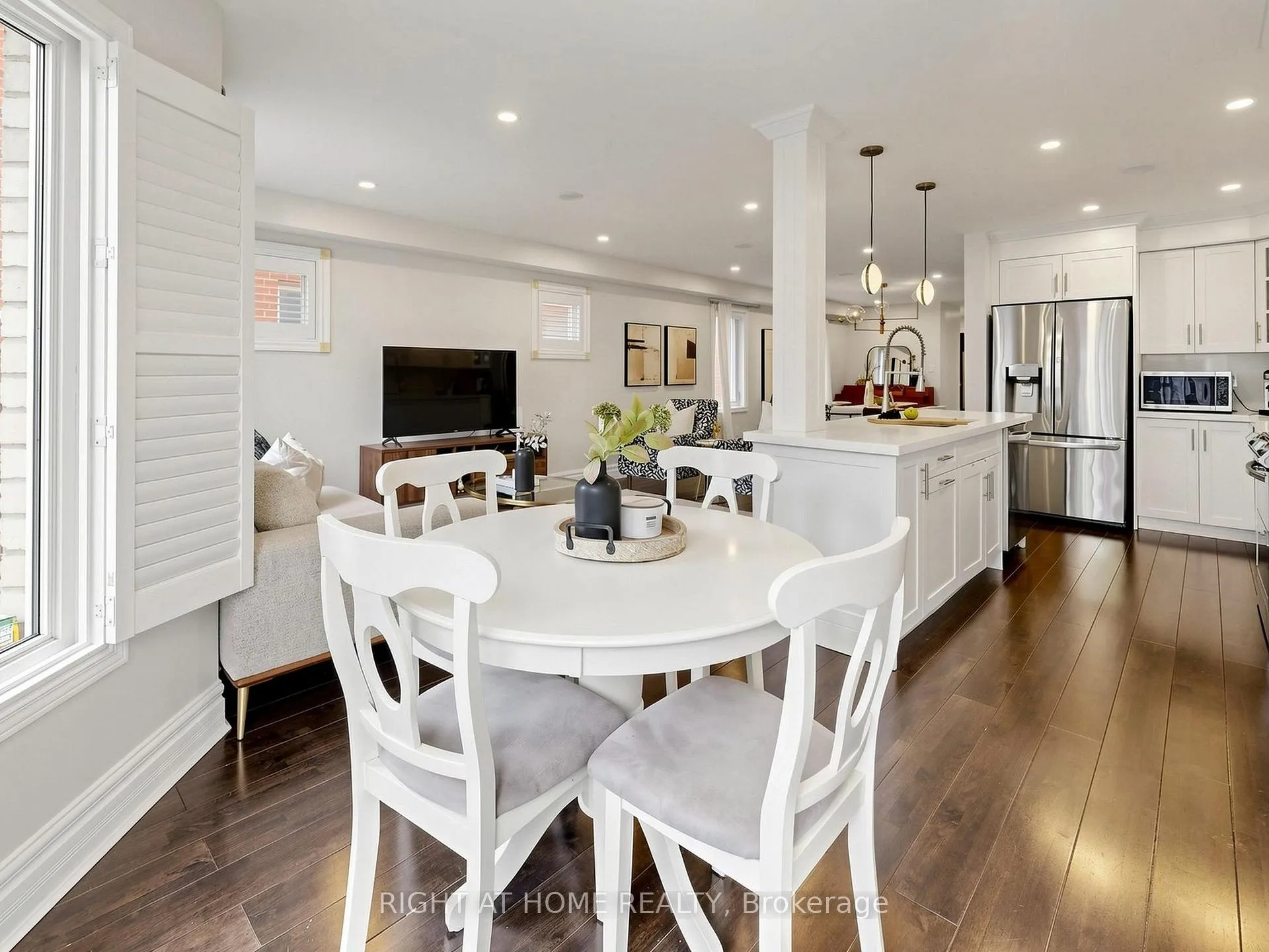 Photo 17 of 31 National Pine Drive, Vaughan, Vellore Village — HOMEH