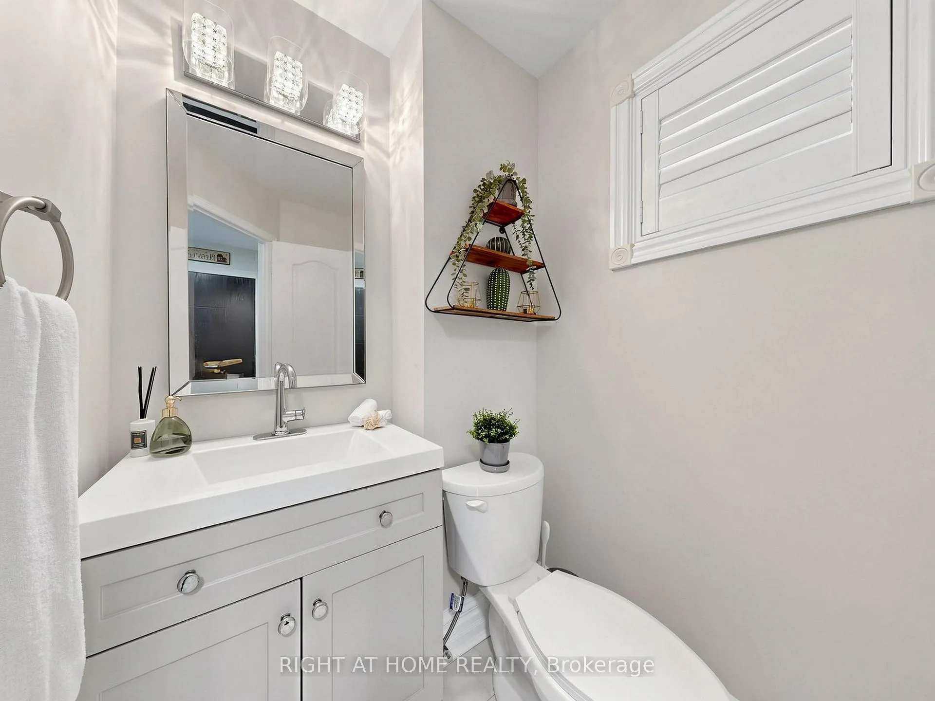 Photo 19 of 31 National Pine Drive, Vaughan, Vellore Village — HOMEH