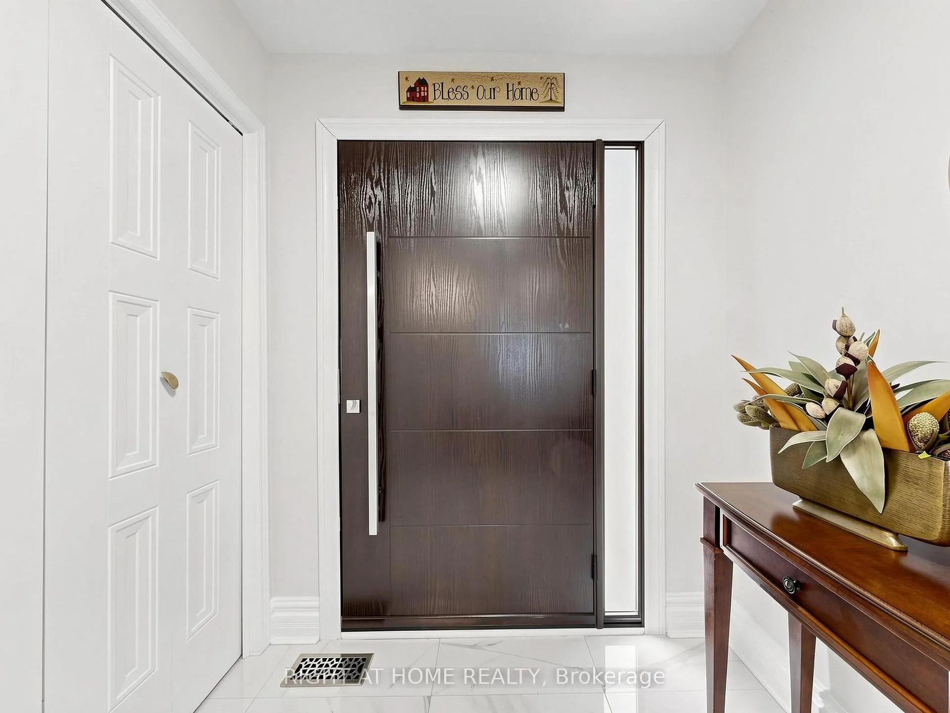Photo 21 of 31 National Pine Drive, Vaughan, Vellore Village — HOMEH