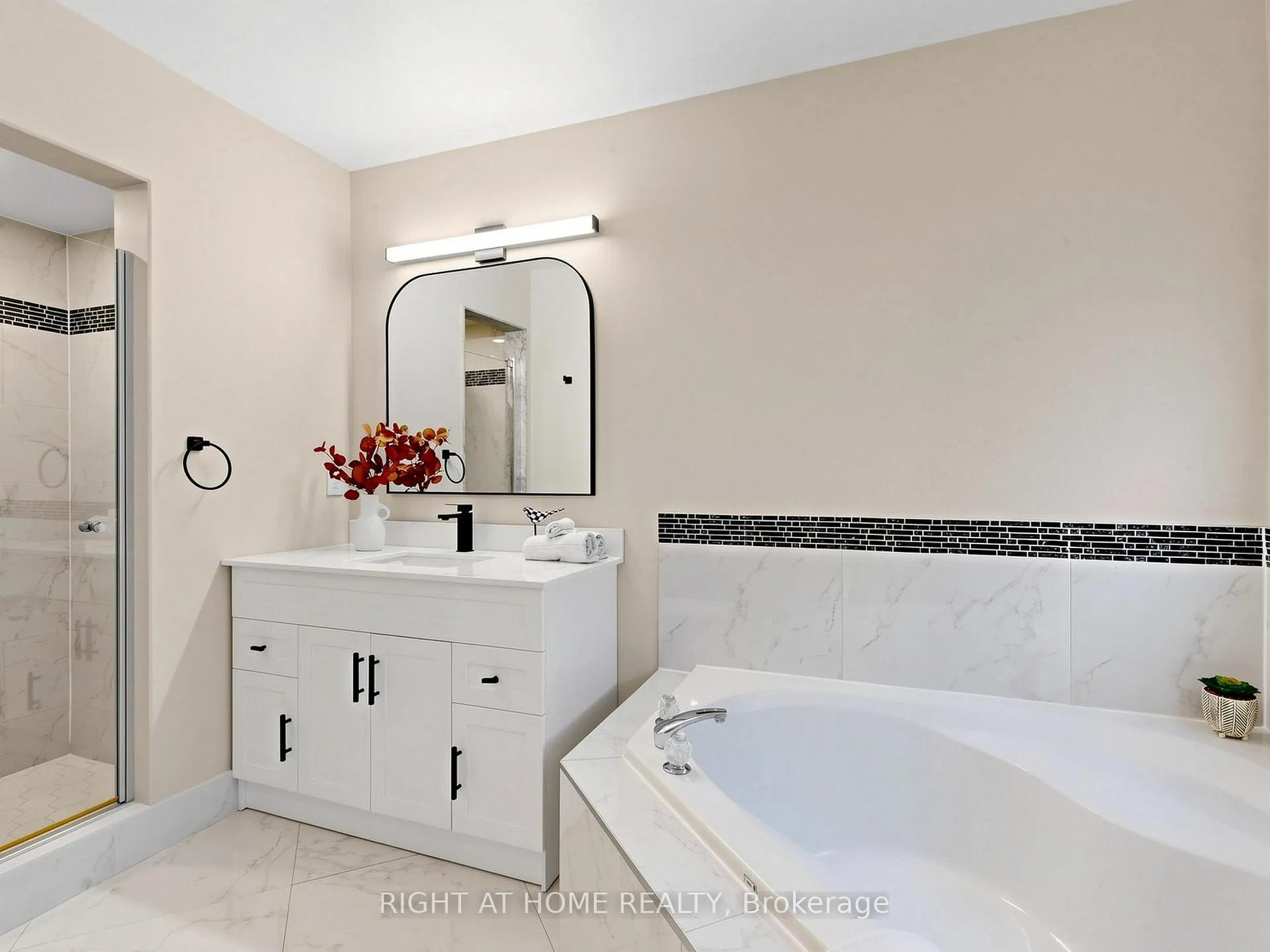 Photo 27 of 31 National Pine Drive, Vaughan, Vellore Village — HOMEH