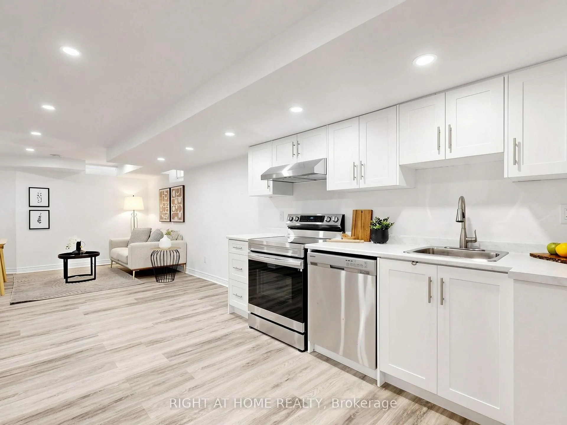 Photo 34 of 31 National Pine Drive, Vaughan, Vellore Village — HOMEH