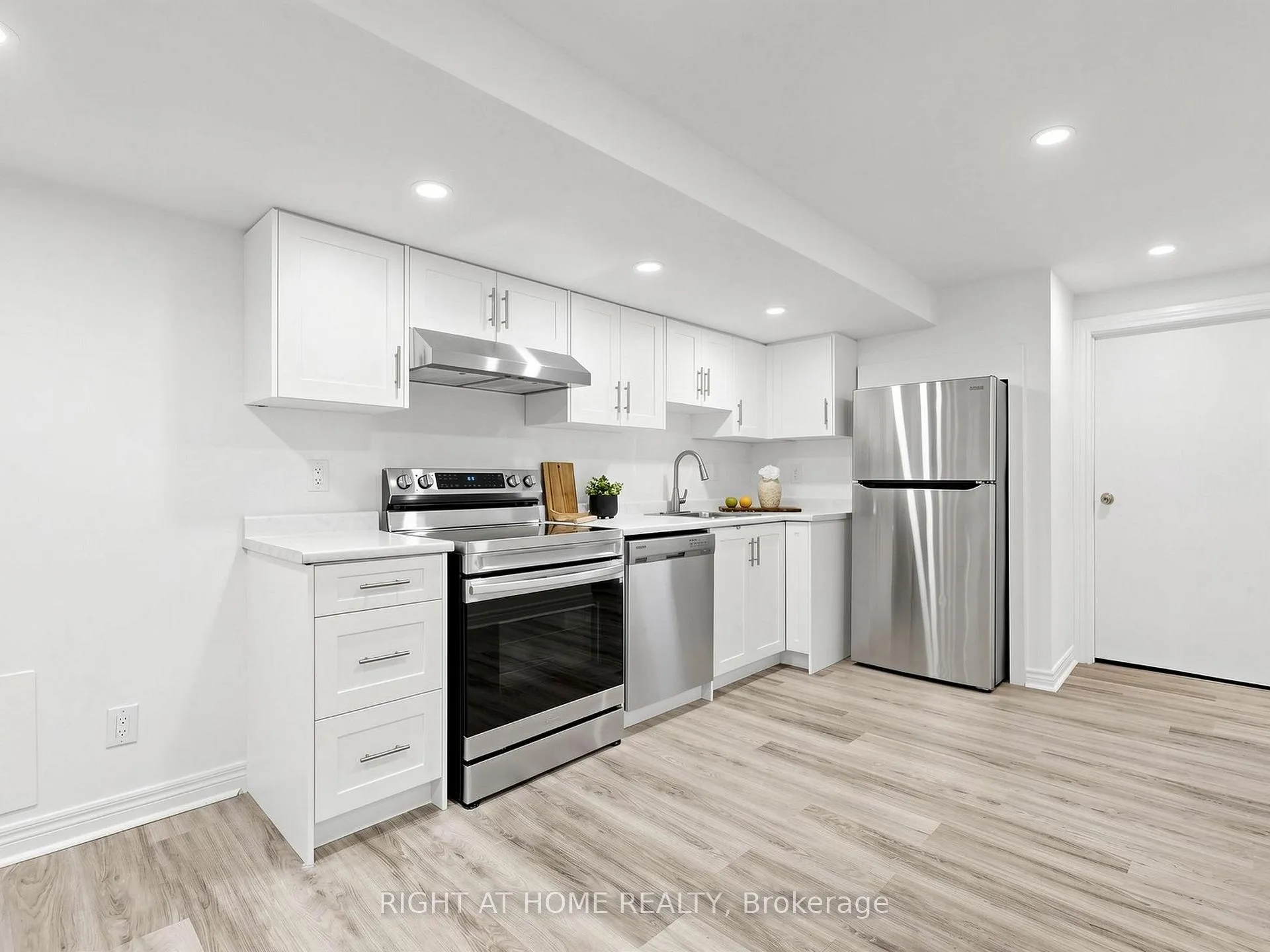 Photo 35 of 31 National Pine Drive, Vaughan, Vellore Village — HOMEH