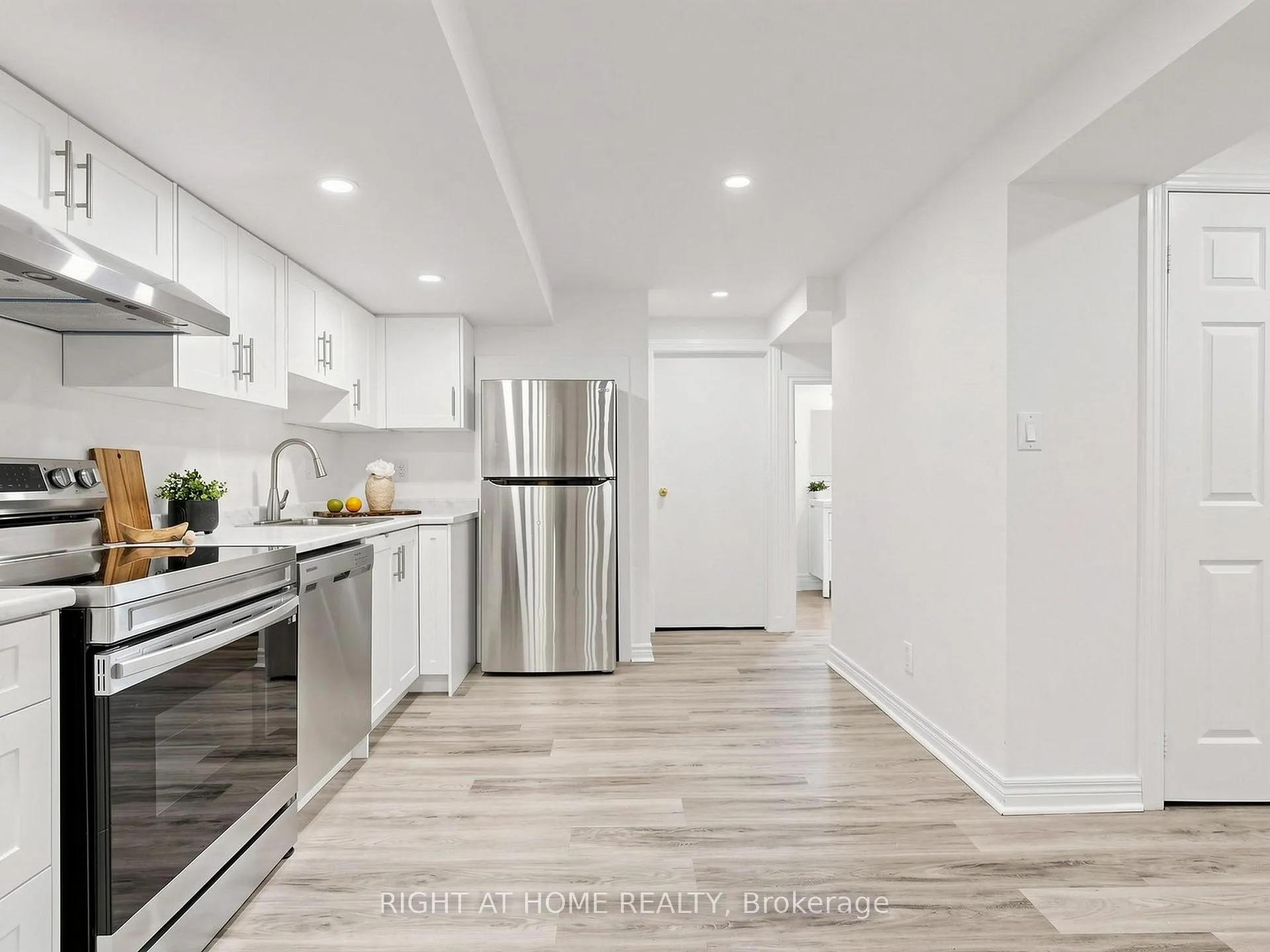 Photo 36 of 31 National Pine Drive, Vaughan, Vellore Village — HOMEH