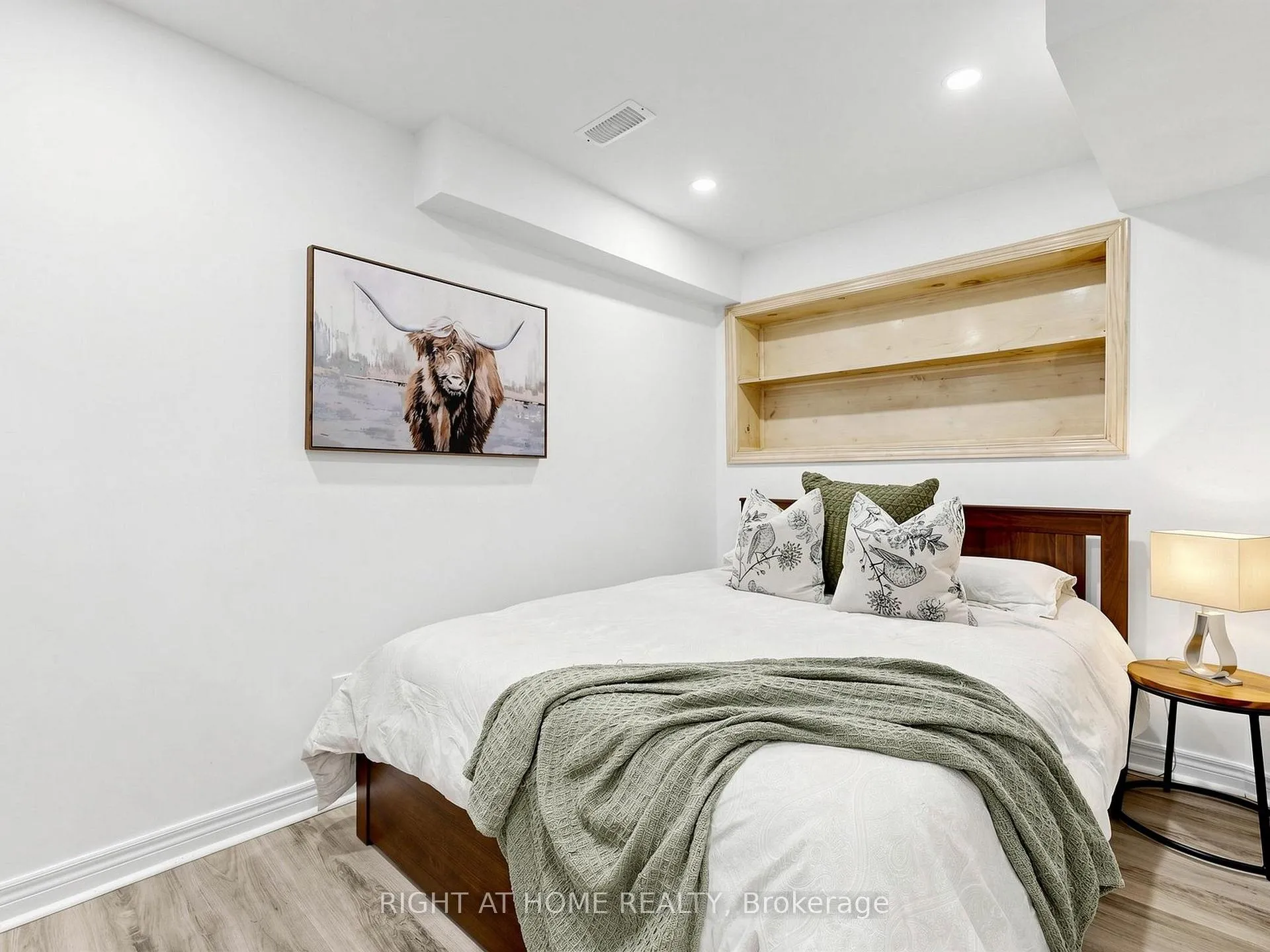 Photo 42 of 31 National Pine Drive, Vaughan, Vellore Village — HOMEH