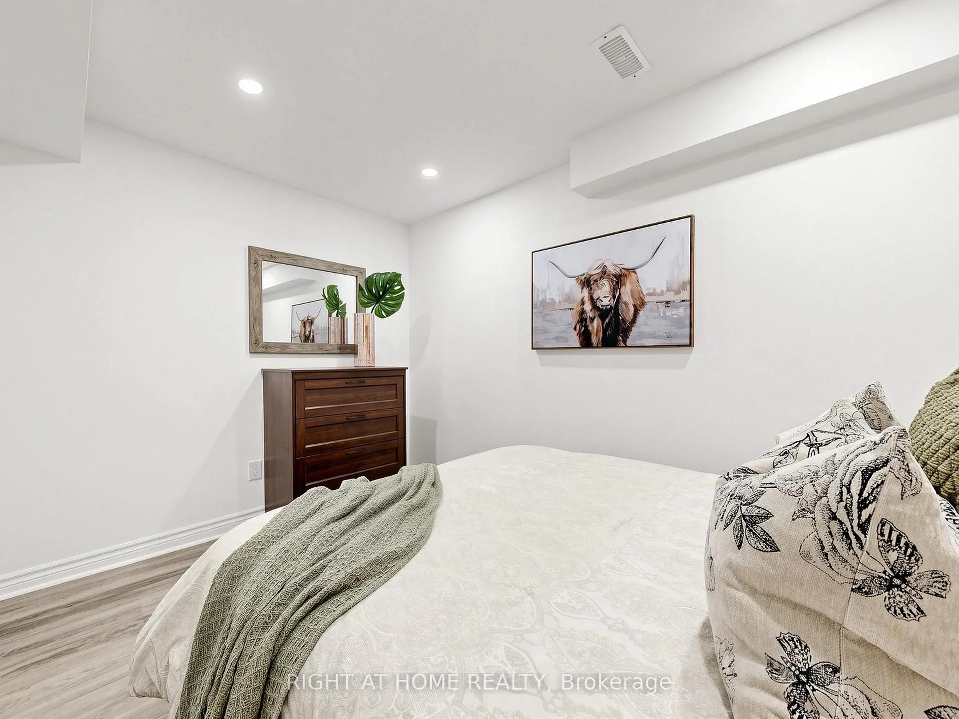 Photo 43 of 31 National Pine Drive, Vaughan, Vellore Village — HOMEH