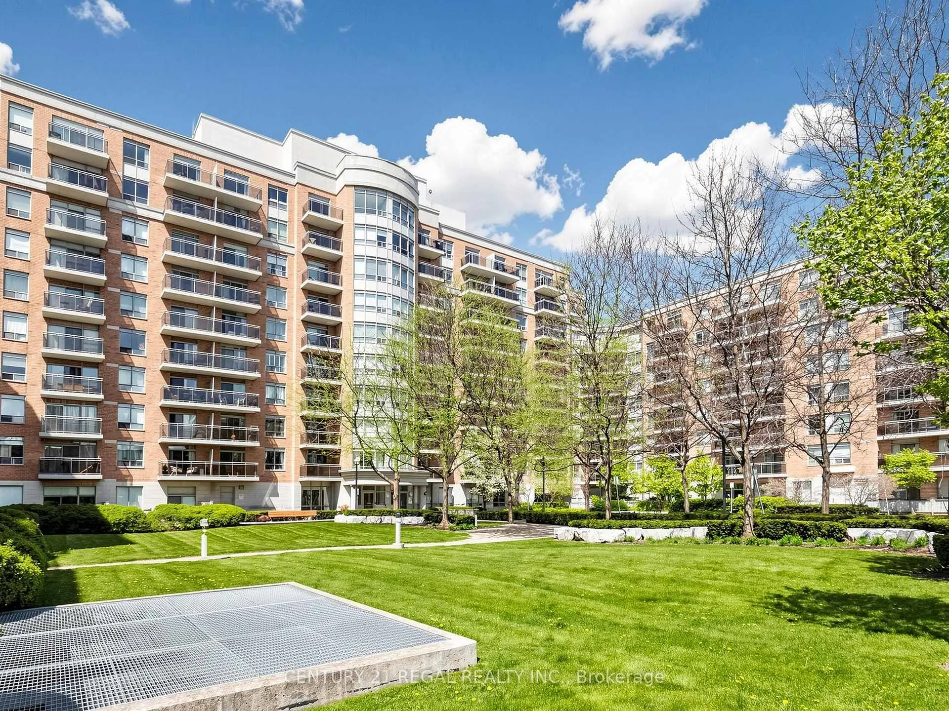 Front of Unit 336, 650 Lawrence Avenue W