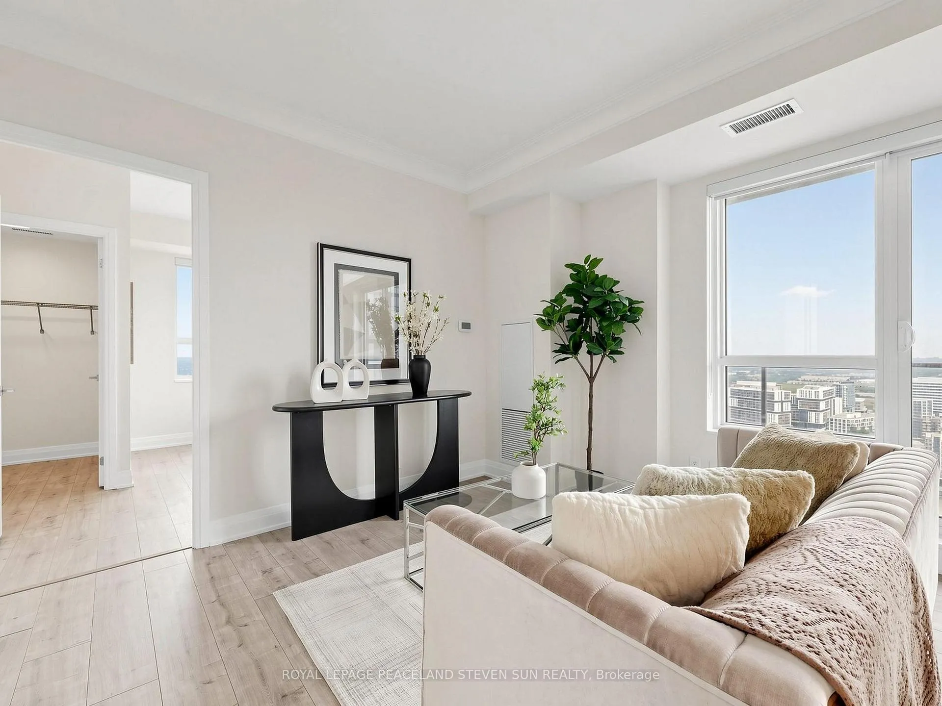 Photo 5 of Unit 3703, 18 Water Walk Drive, Markham, Unionville — HOMEH