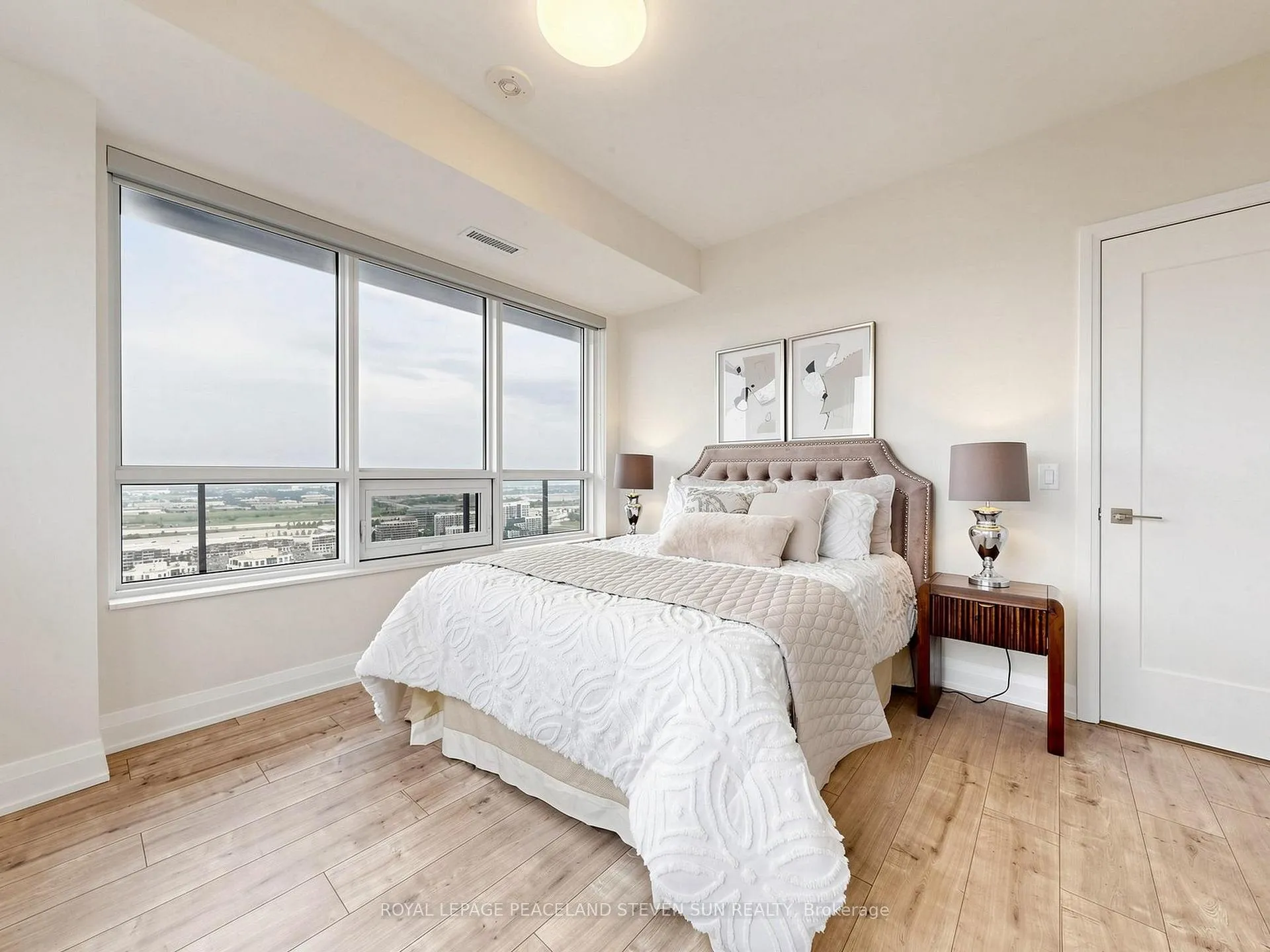 Photo 11 of Unit 3703, 18 Water Walk Drive, Markham, Unionville — HOMEH
