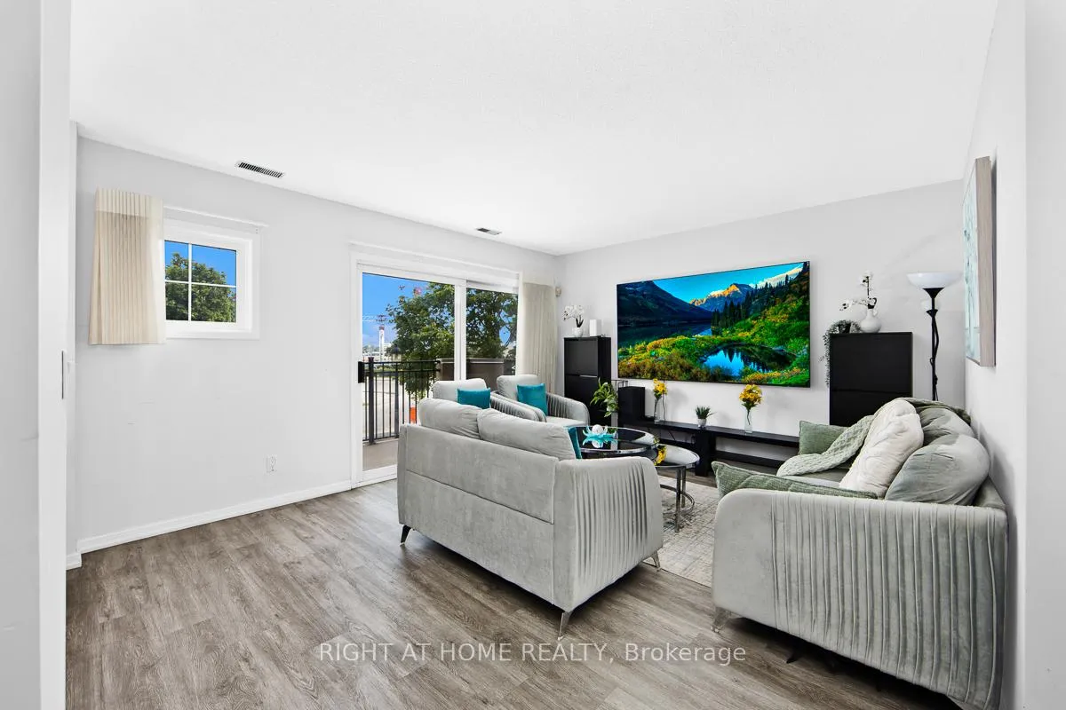 Photo 3 of Unit 702, 1400 The Esplanade N, Pickering, Town Centre — HOMEH