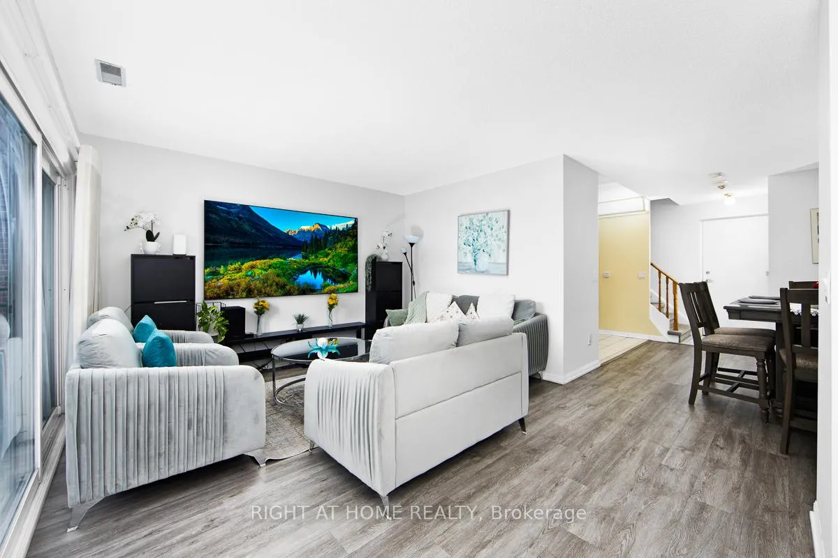 Photo 4 of Unit 702, 1400 The Esplanade N, Pickering, Town Centre — HOMEH