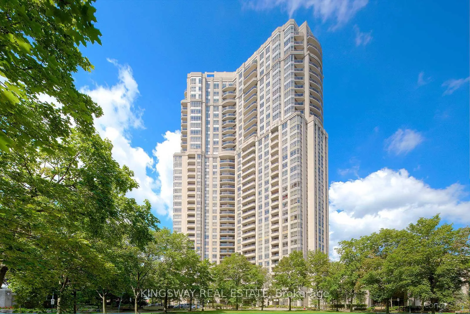 Front of Unit 814, 35 Kingsbridge Garden Circle