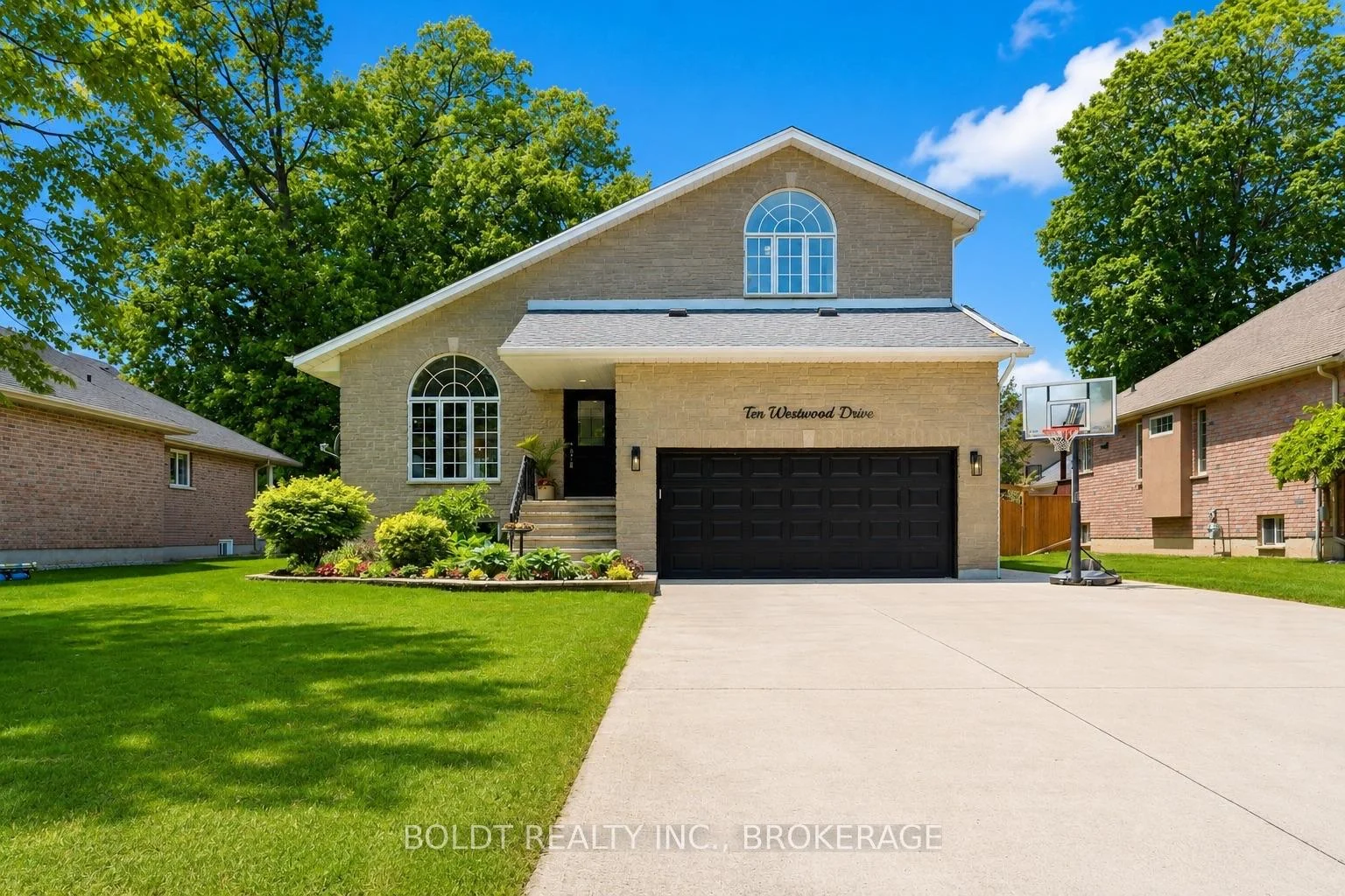 Front of 10 Westwood Drive