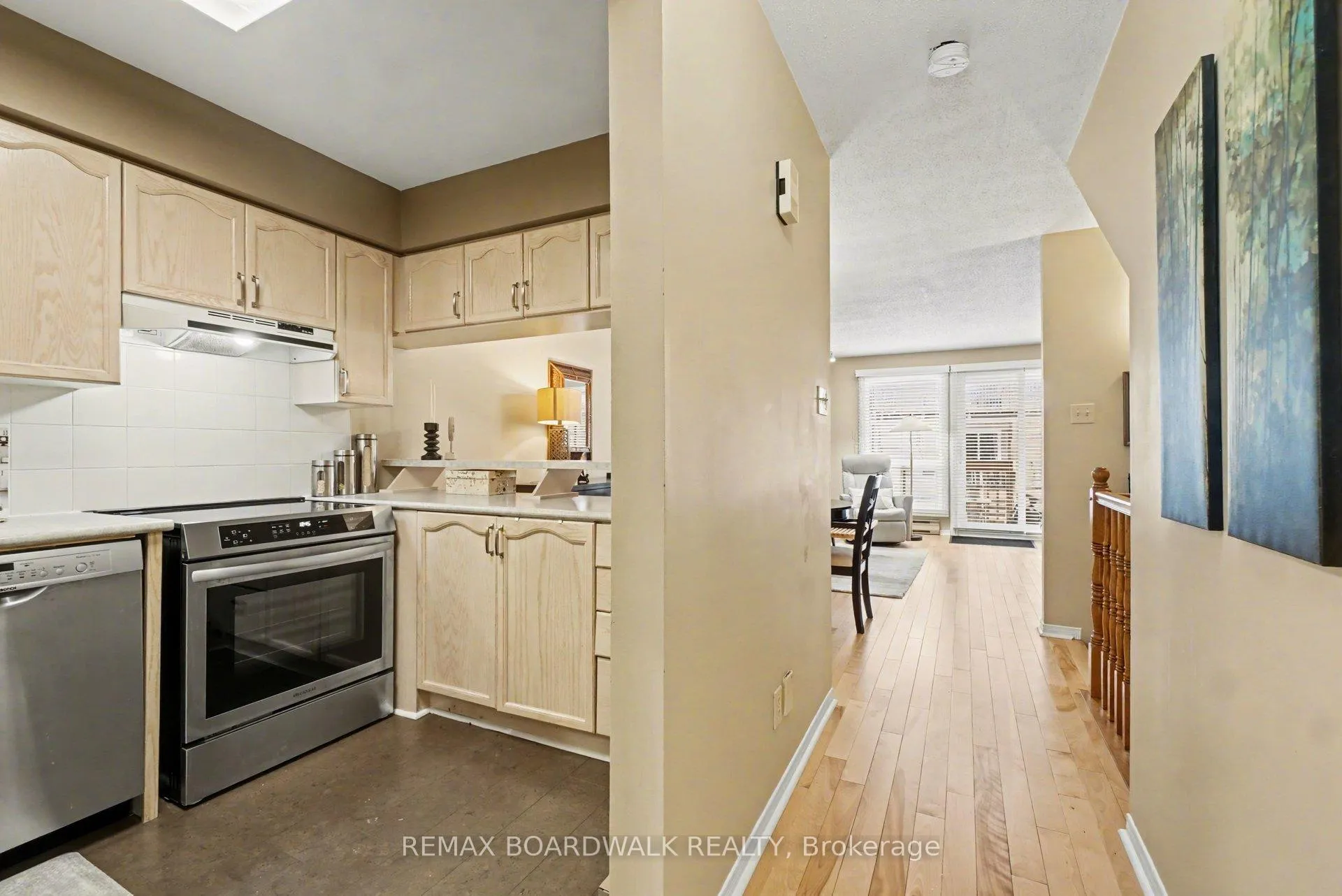 Photo 6 of 5 Briston Private, Ottawa, Hunt Club Park — HOMEH