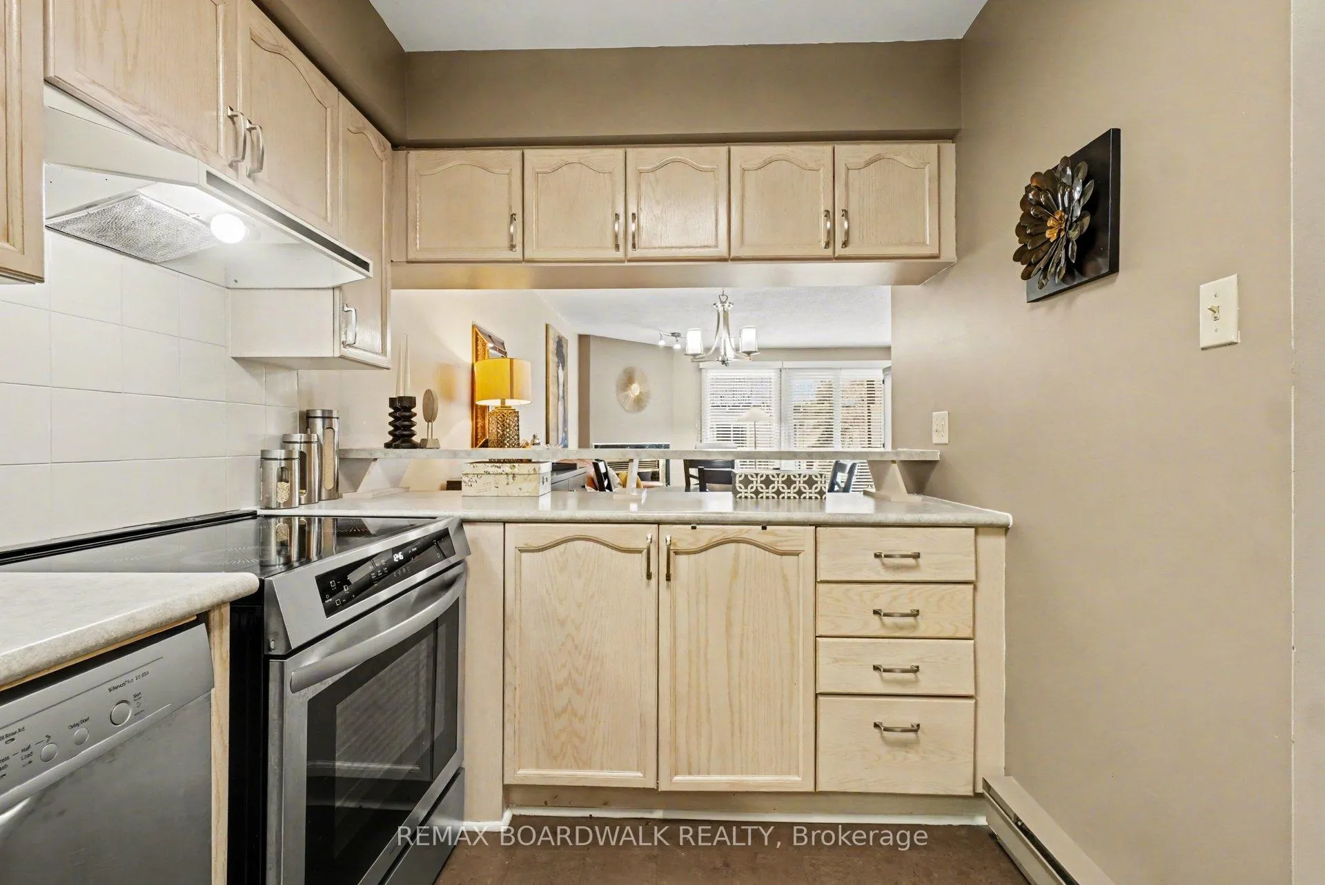 Photo 10 of 5 Briston Private, Ottawa, Hunt Club Park — HOMEH