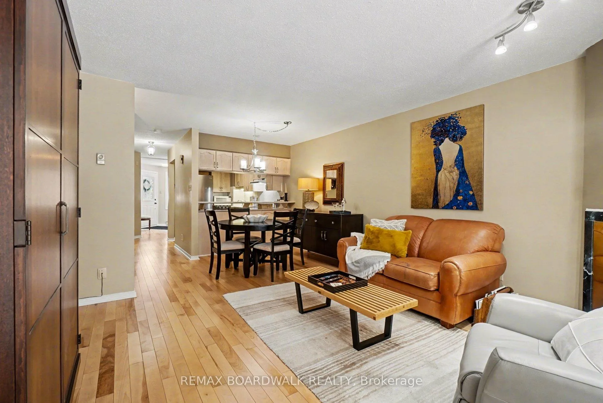 Photo 13 of 5 Briston Private, Ottawa, Hunt Club Park — HOMEH