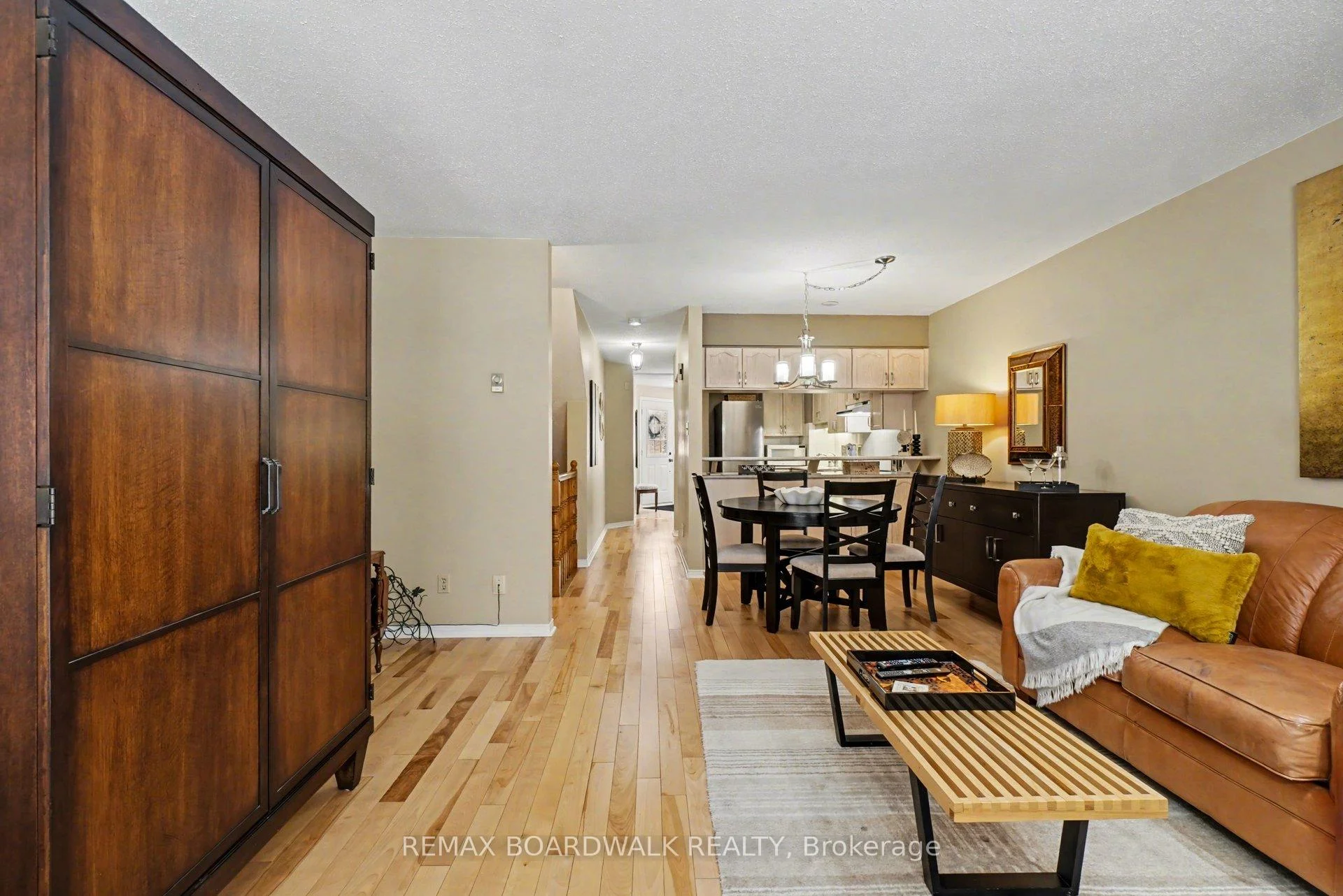 Photo 17 of 5 Briston Private, Ottawa, Hunt Club Park — HOMEH