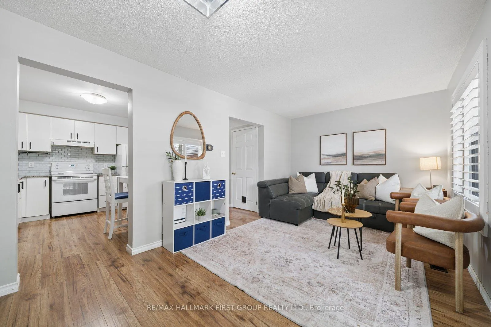 Photo 4 of 95 Vail Meadows Crescent, Clarington, Bowmanville — HOMEH