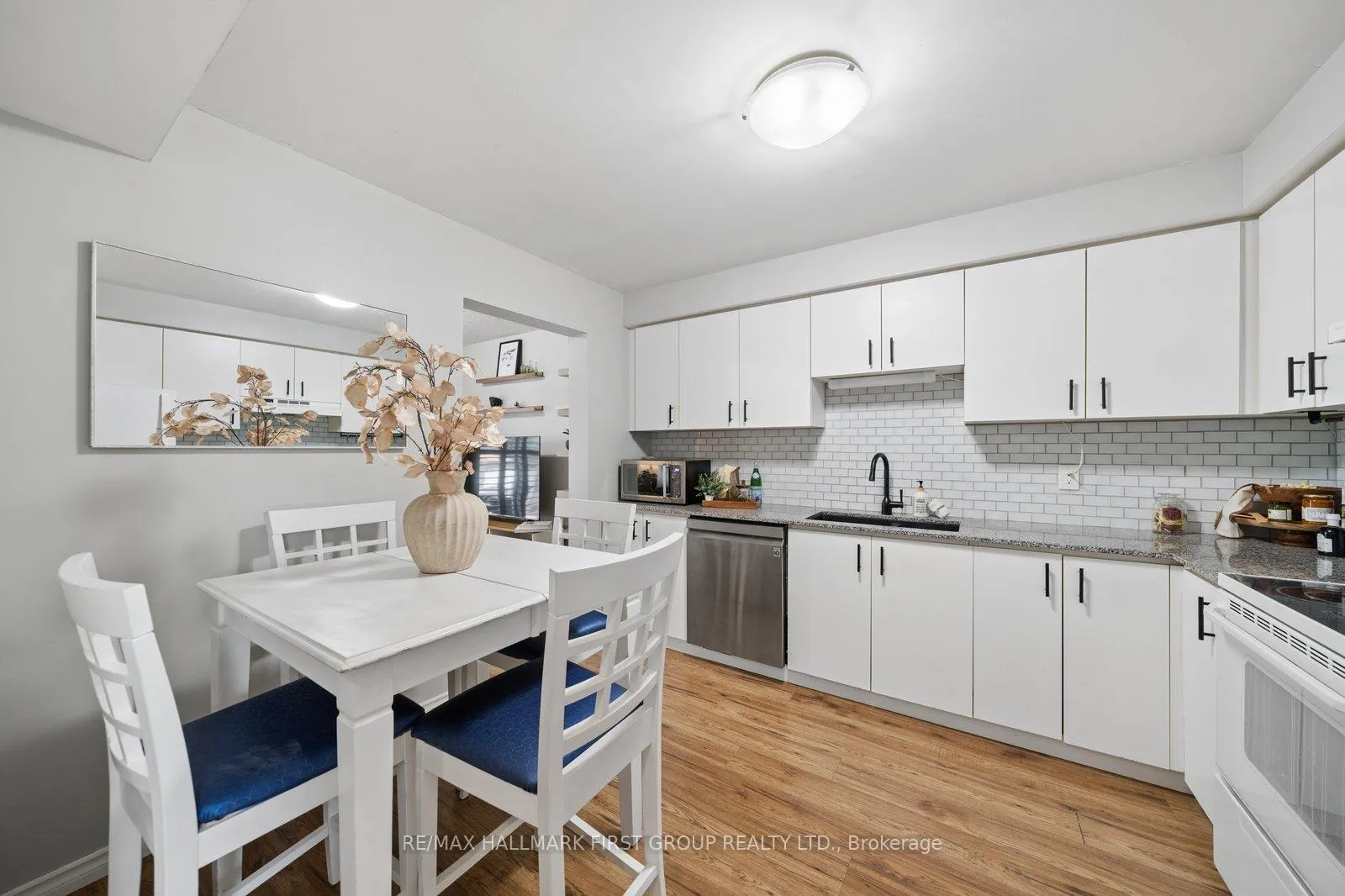 Photo 5 of 95 Vail Meadows Crescent, Clarington, Bowmanville — HOMEH
