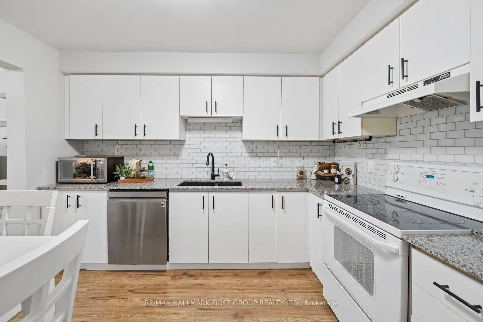 Photo 6 of 95 Vail Meadows Crescent, Clarington, Bowmanville — HOMEH