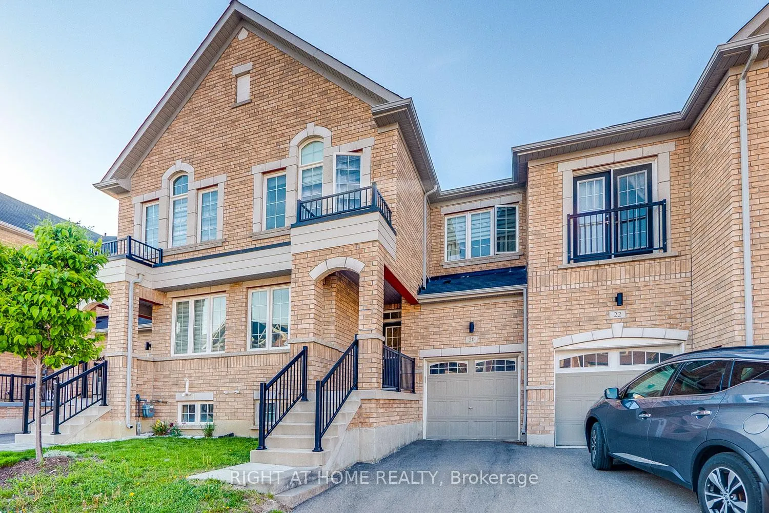 Photo 1 of 20 Harcourt Street, Vaughan, Patterson — HOMEH