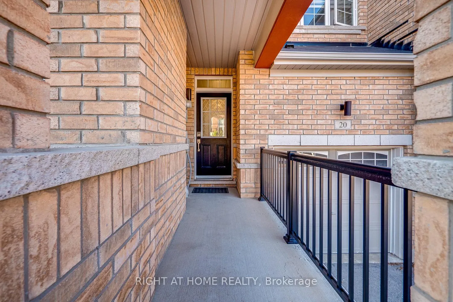 Photo 3 of 20 Harcourt Street, Vaughan, Patterson — HOMEH