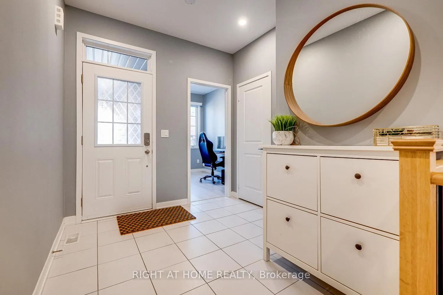 Photo 5 of 20 Harcourt Street, Vaughan, Patterson — HOMEH