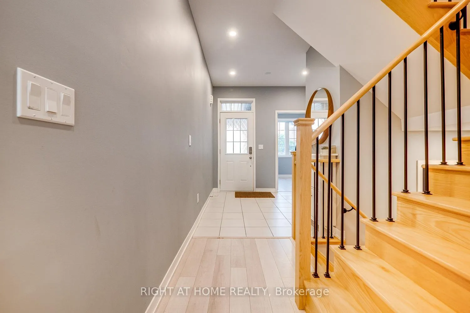 Photo 6 of 20 Harcourt Street, Vaughan, Patterson — HOMEH