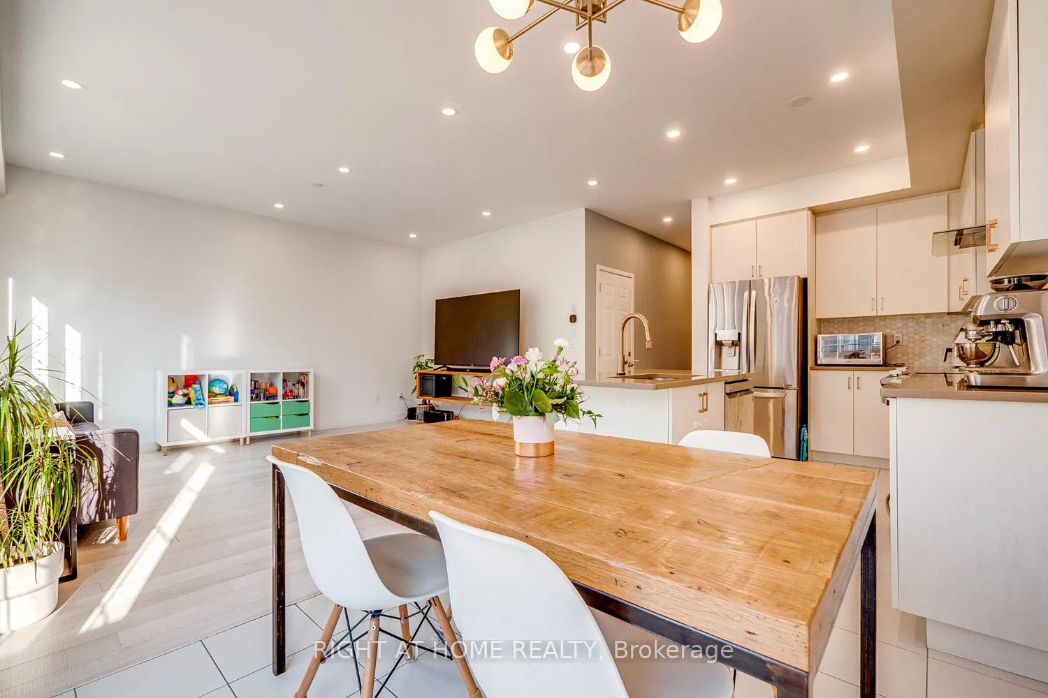 Photo 15 of 20 Harcourt Street, Vaughan, Patterson — HOMEH