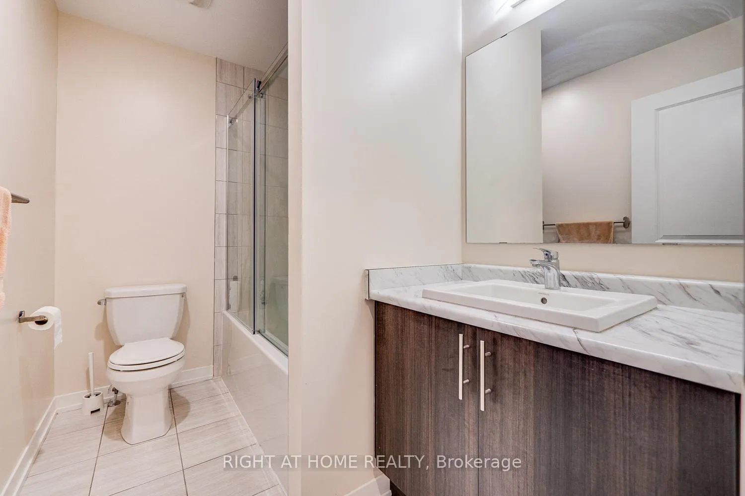 Photo 26 of 20 Harcourt Street, Vaughan, Patterson — HOMEH