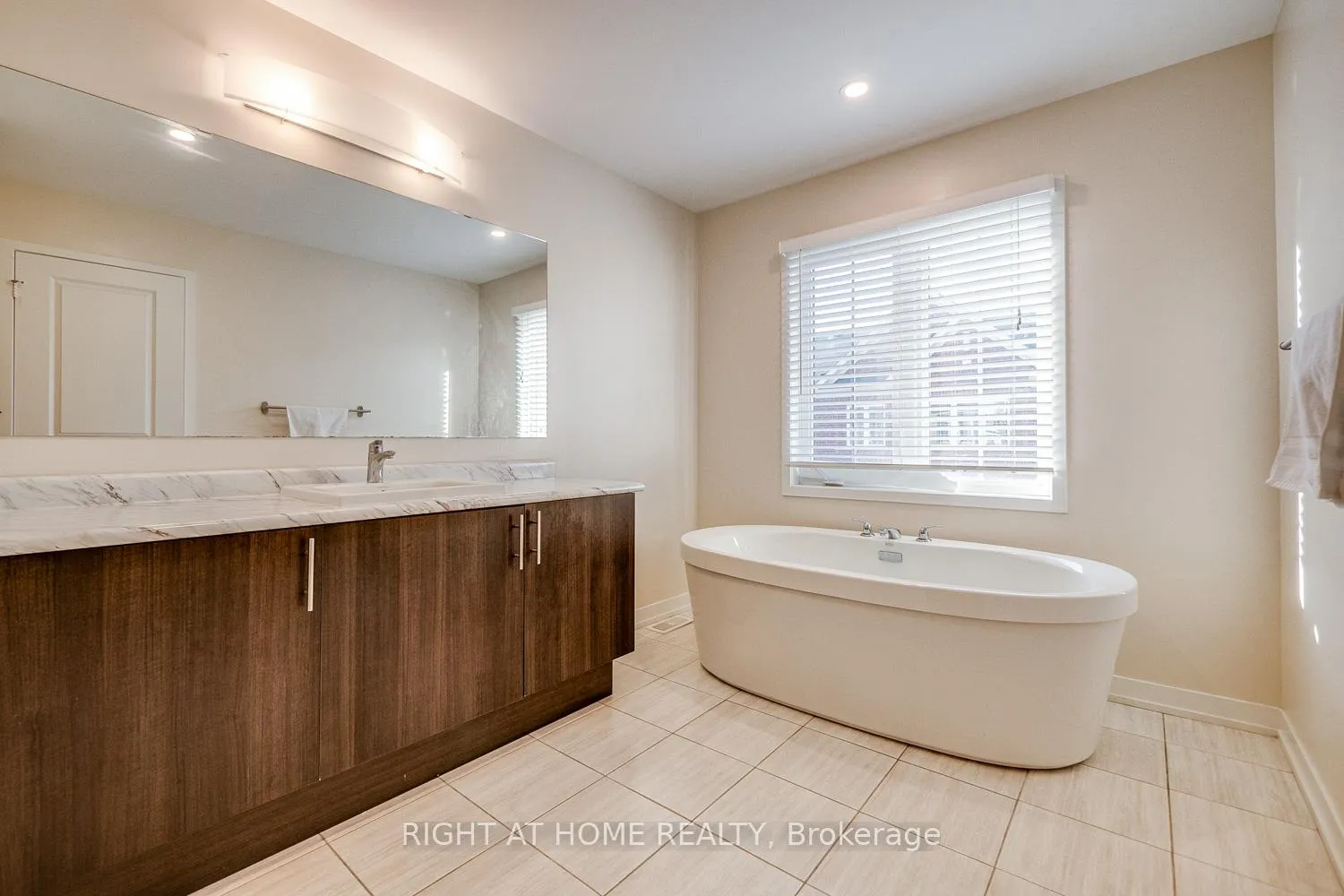 Photo 32 of 20 Harcourt Street, Vaughan, Patterson — HOMEH