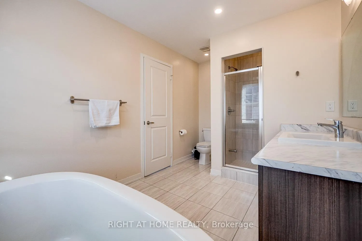 Photo 34 of 20 Harcourt Street, Vaughan, Patterson — HOMEH