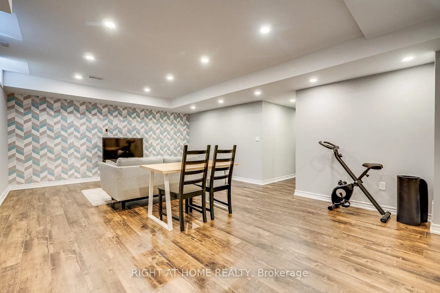 Photo 38 of 20 Harcourt Street, Vaughan, Patterson — HOMEH